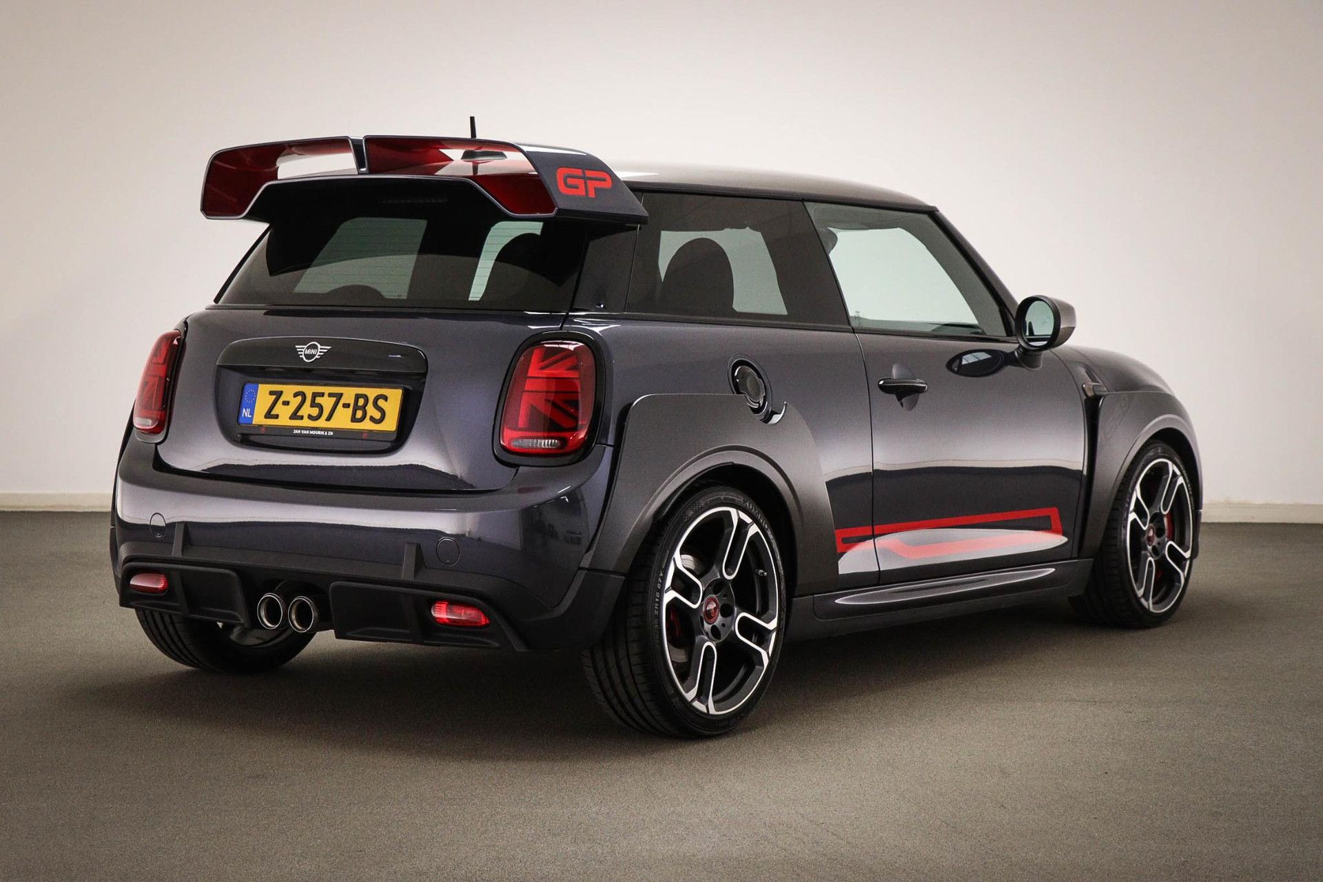 MINI 3-Deurs met kenteken Z-257-BS – autofoto 2