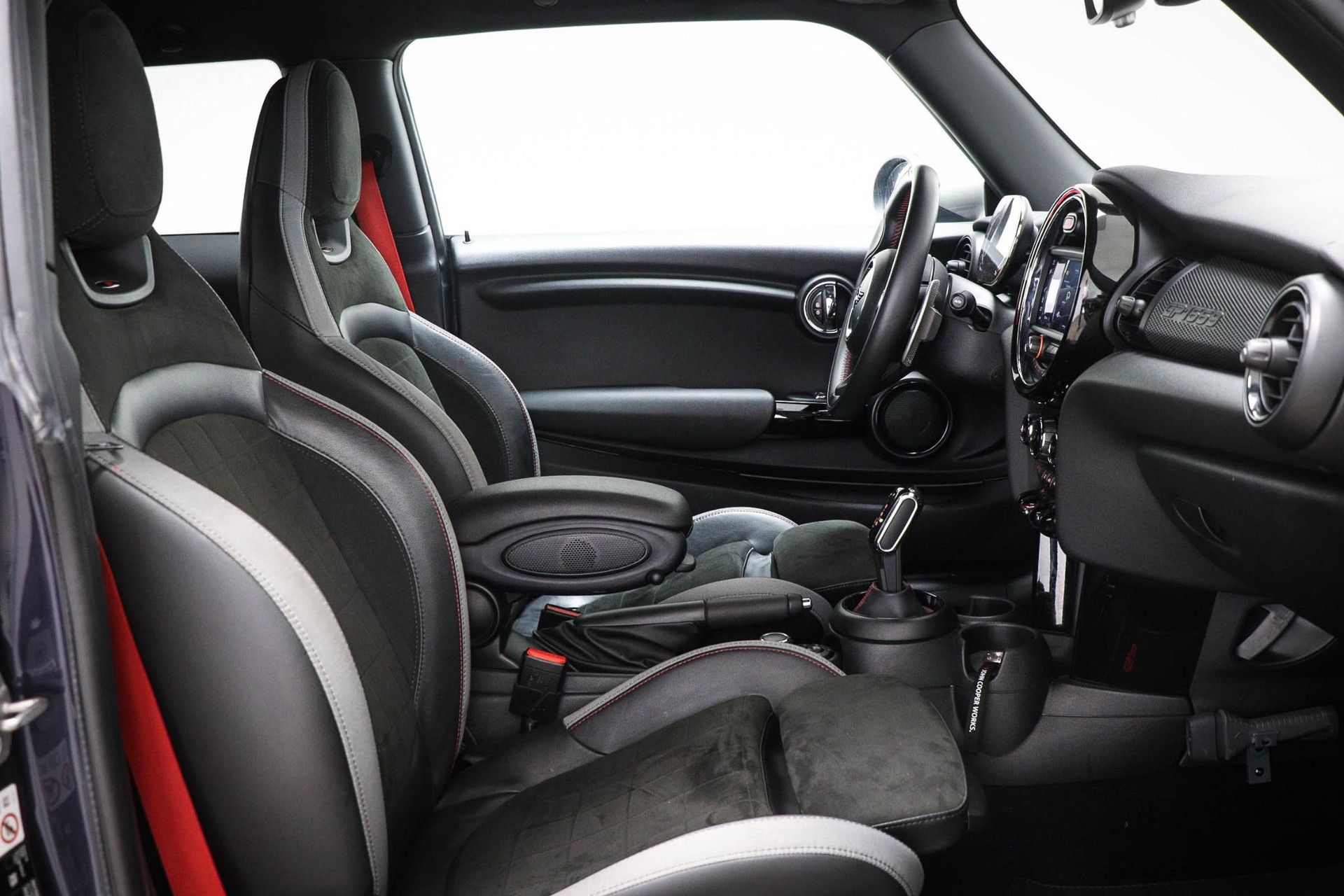 MINI 3-Deurs met kenteken Z-257-BS – autofoto 3