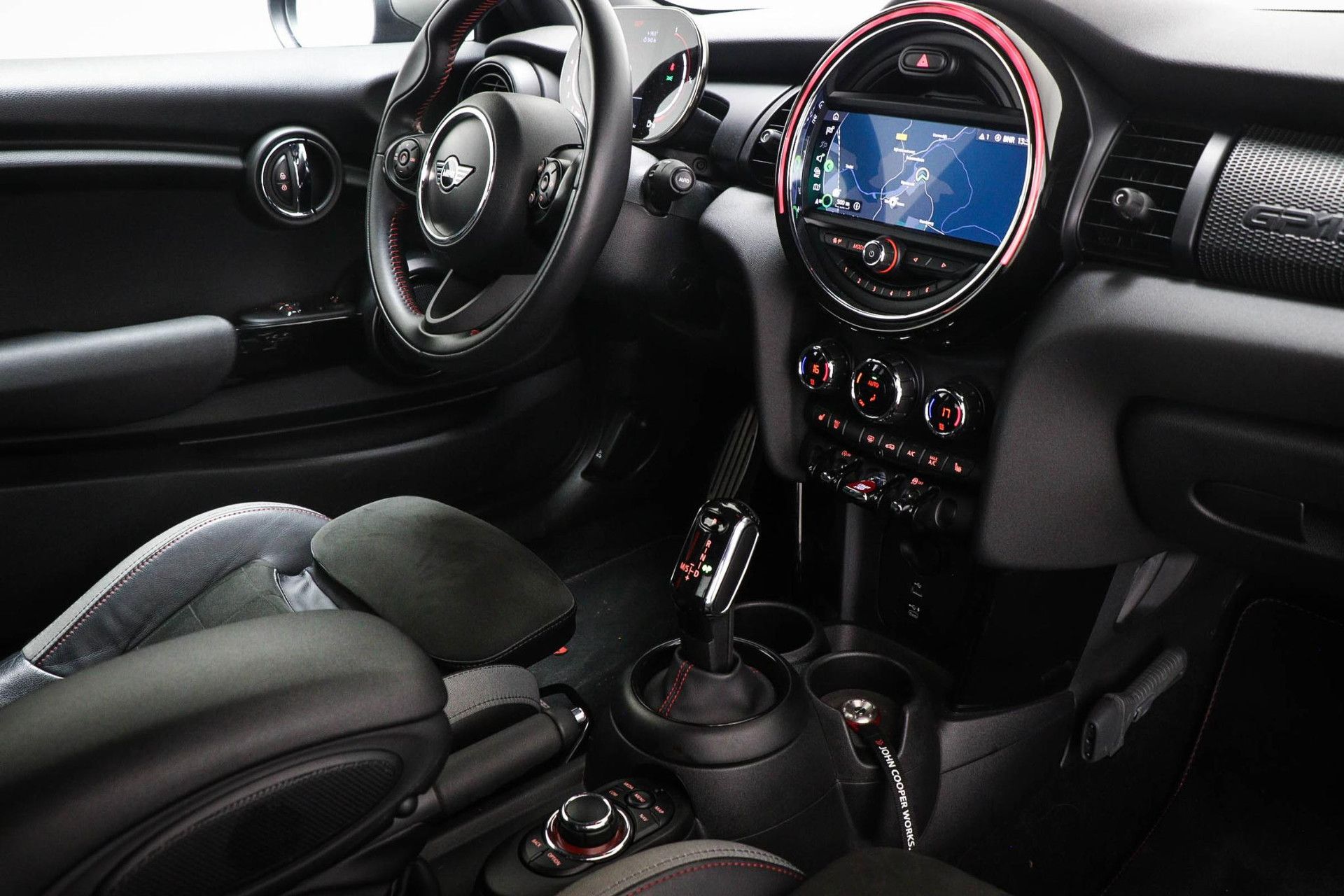 MINI 3-Deurs met kenteken Z-257-BS – autofoto 4