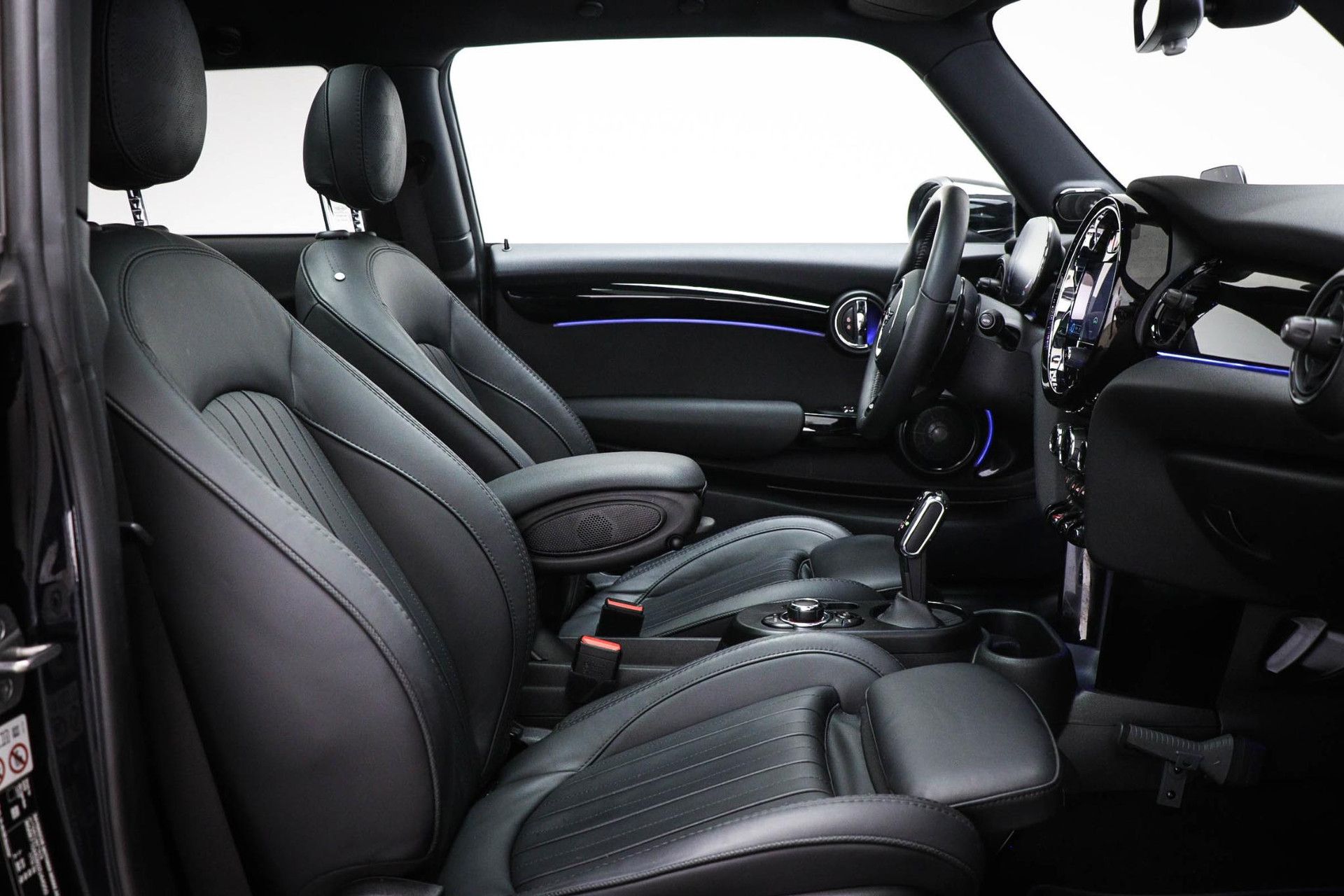 MINI 3-Deurs met kenteken Z-541-FT – autofoto 4