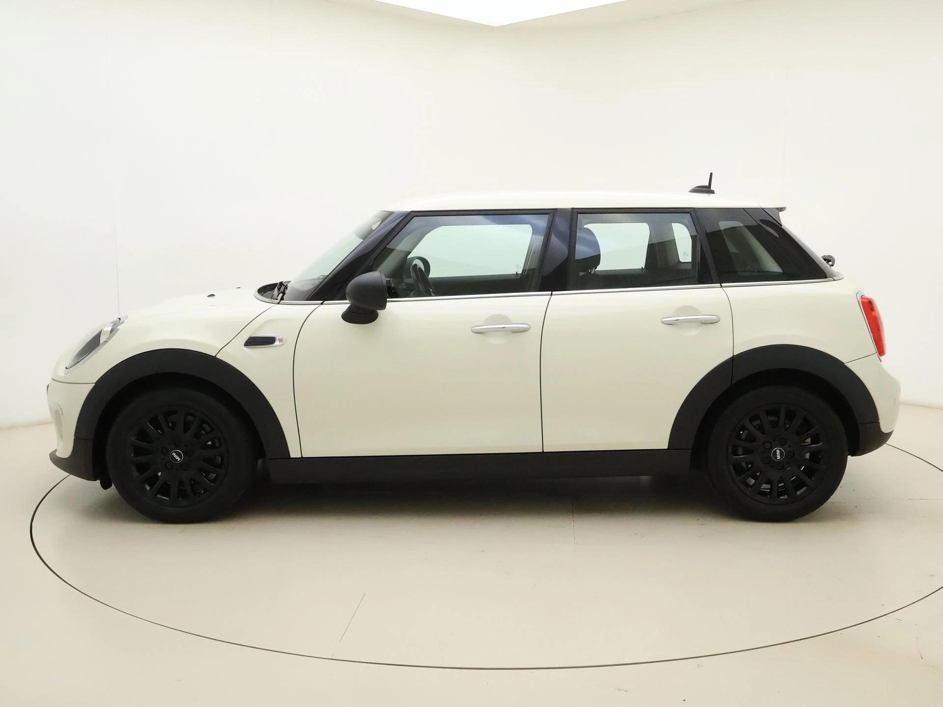 MINI 5-Deurs met kenteken 68100 – autofoto 3