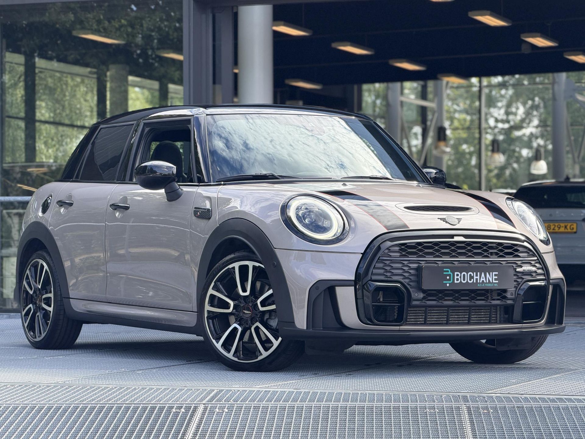 MINI 5-Deurs met kenteken HZV-05-V – autofoto 4