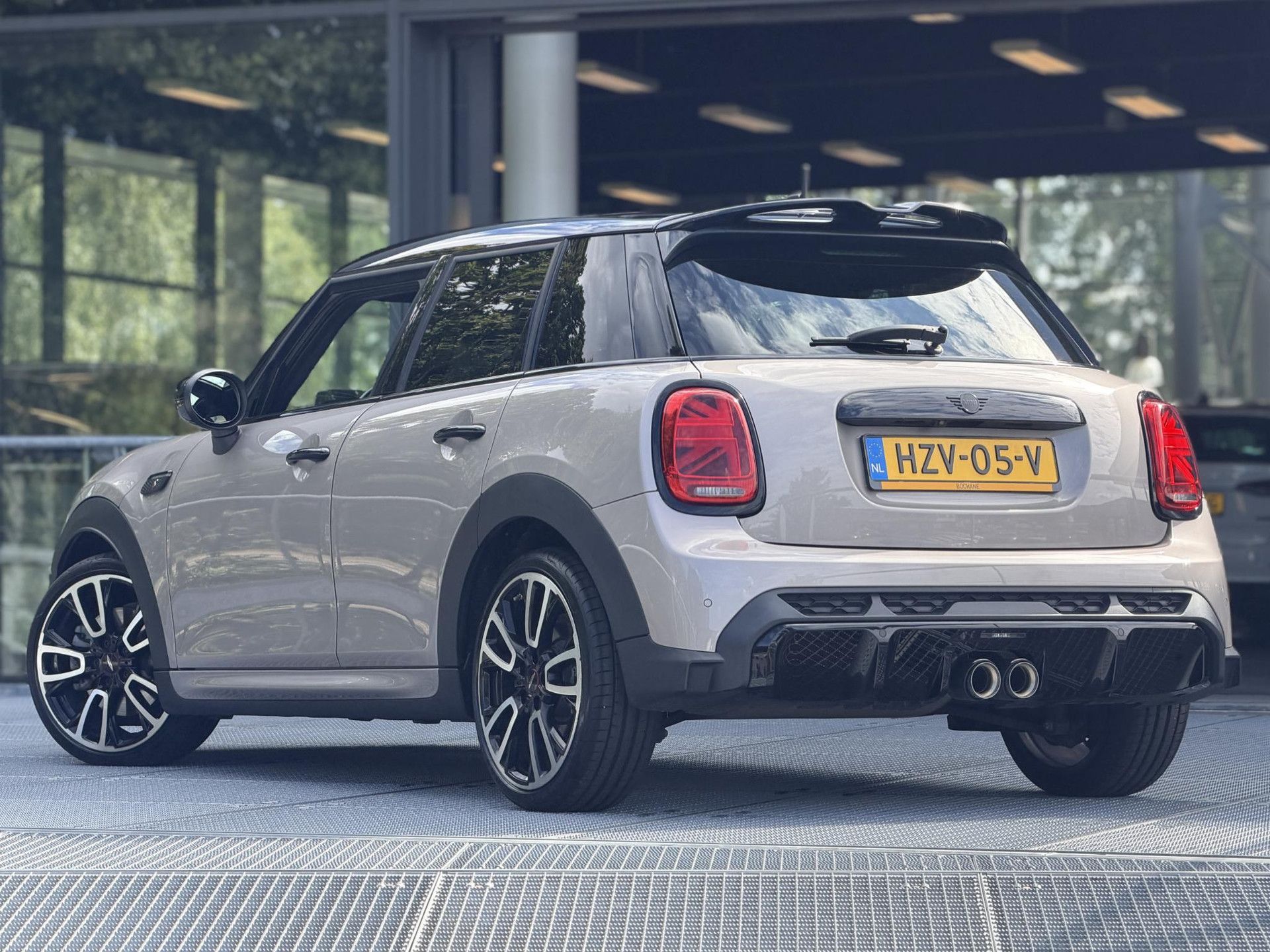 MINI 5-Deurs met kenteken HZV-05-V – autofoto 5