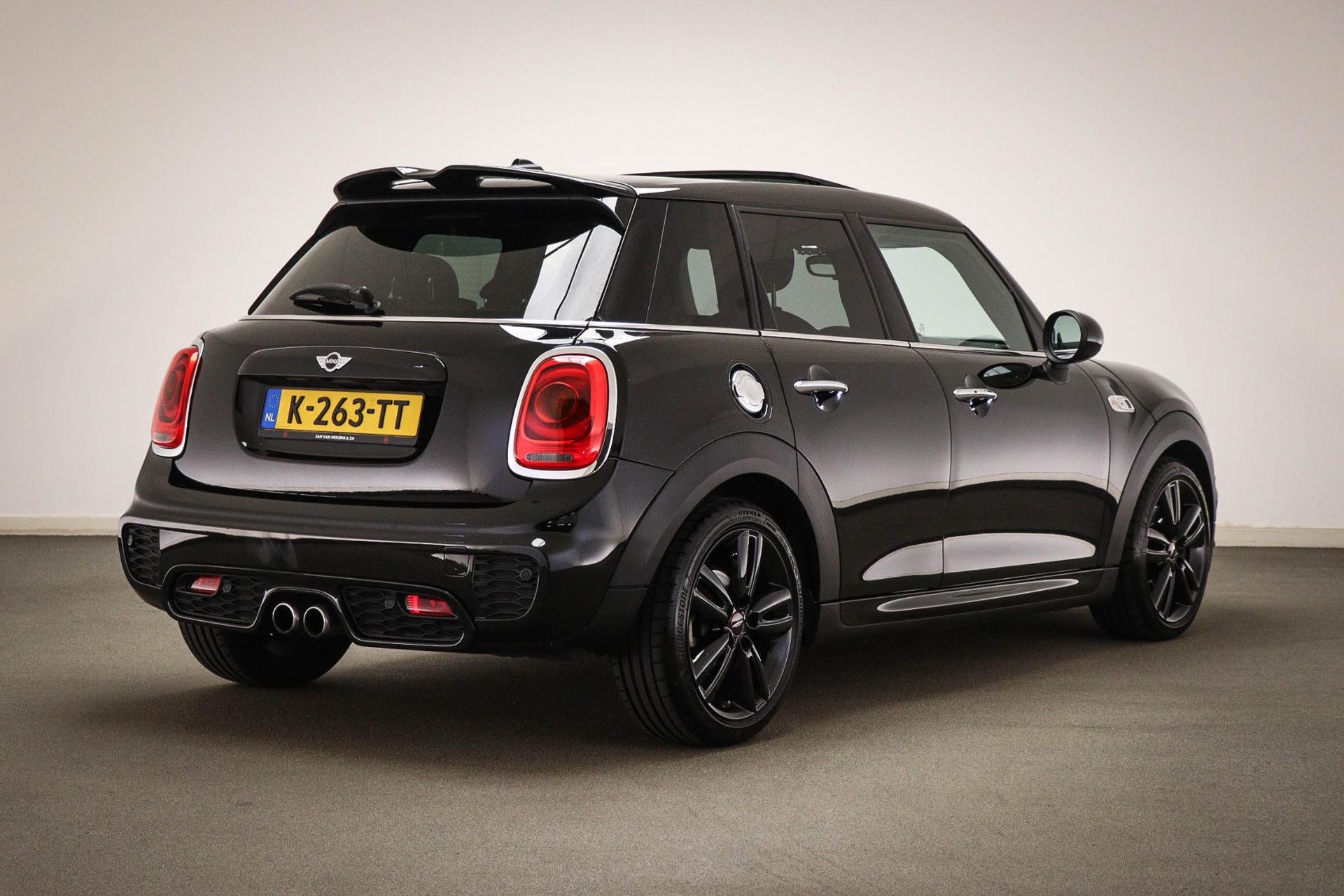 MINI 5-Deurs met kenteken K-263-TT – autofoto 2
