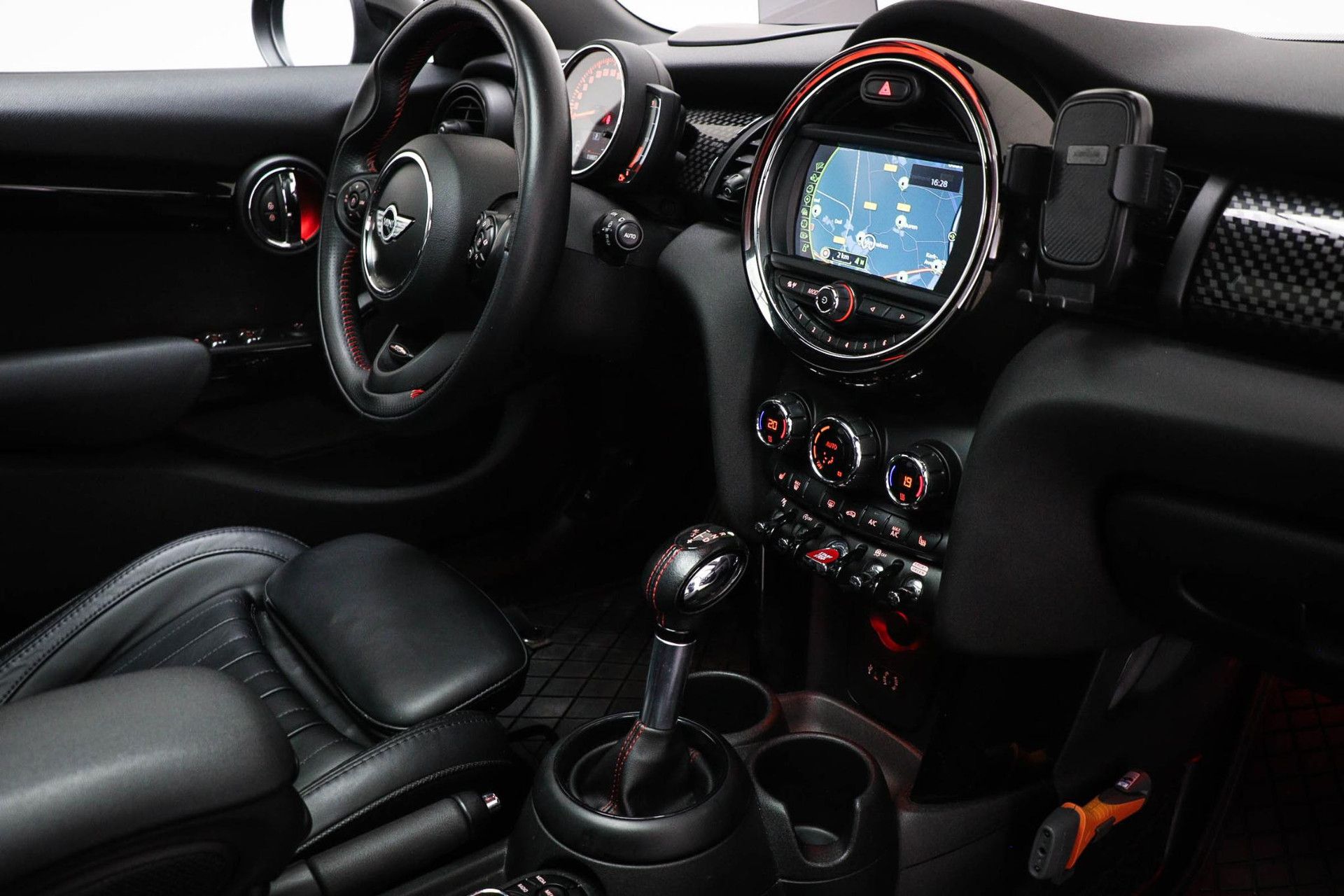 MINI 5-Deurs met kenteken K-263-TT – autofoto 3