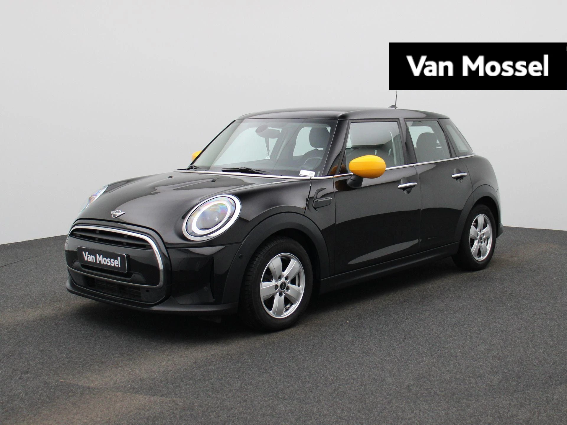 MINI 5-Deurs met kenteken KTS-56-X – autofoto 2