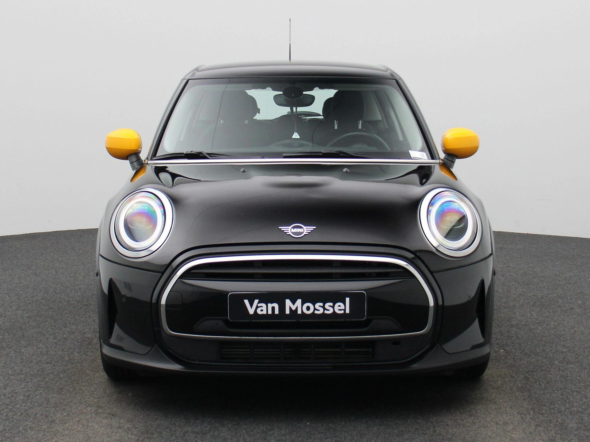 MINI 5-Deurs met kenteken KTS-56-X – autofoto 4