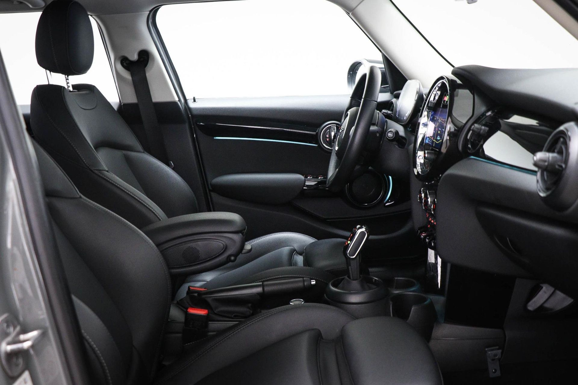 MINI 5-Deurs met kenteken P-749-VS – autofoto 4