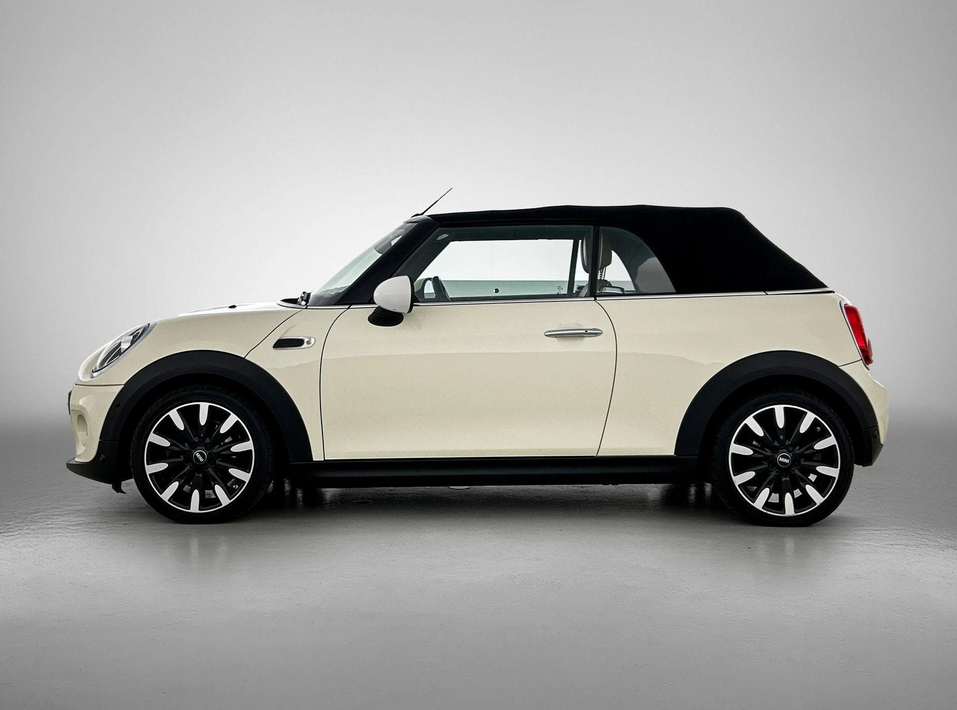 MINI CooperCabrio met kenteken 67100 – autofoto 4