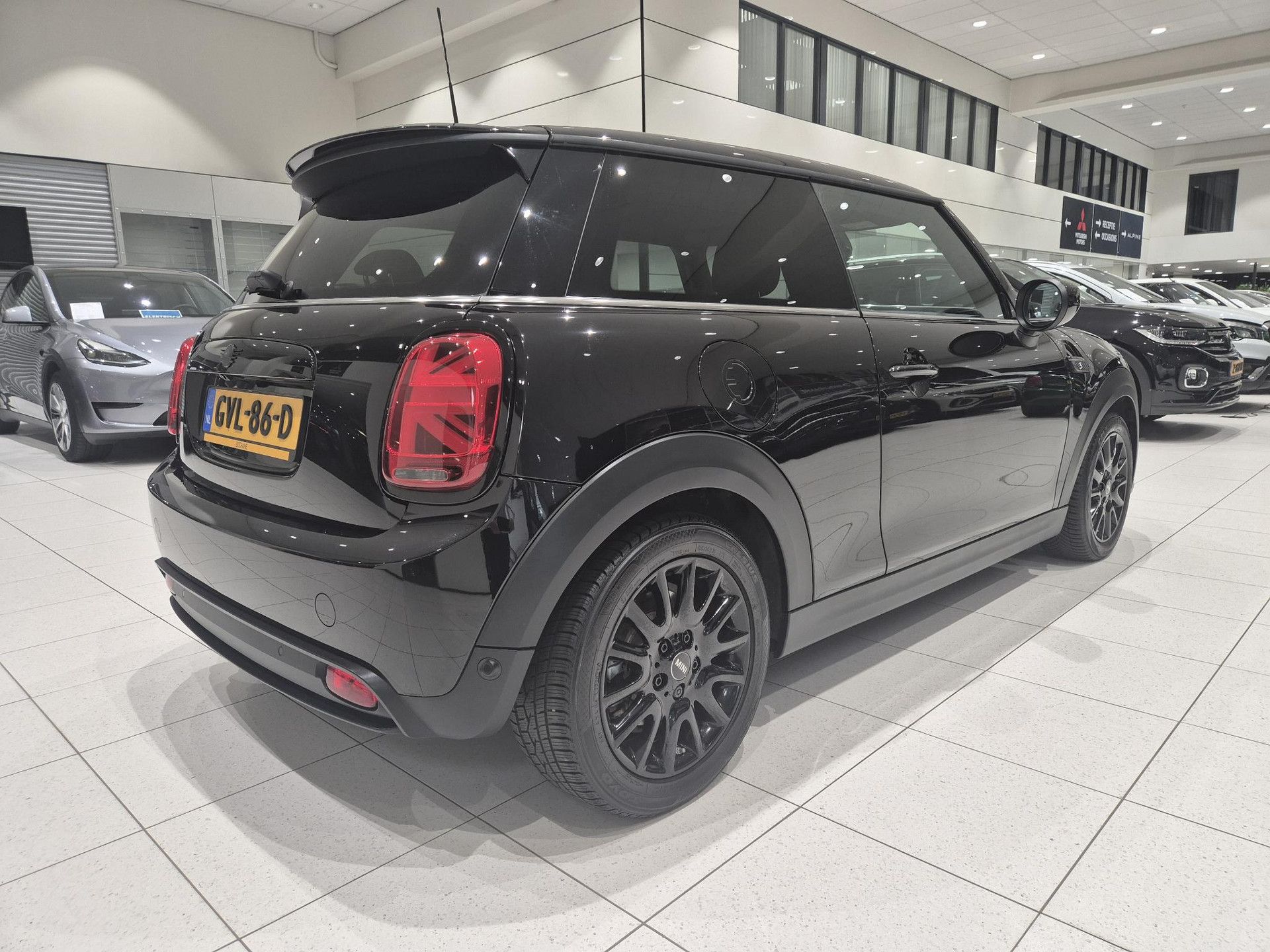 MINI Electric met kenteken GVL-86-D – autofoto 2
