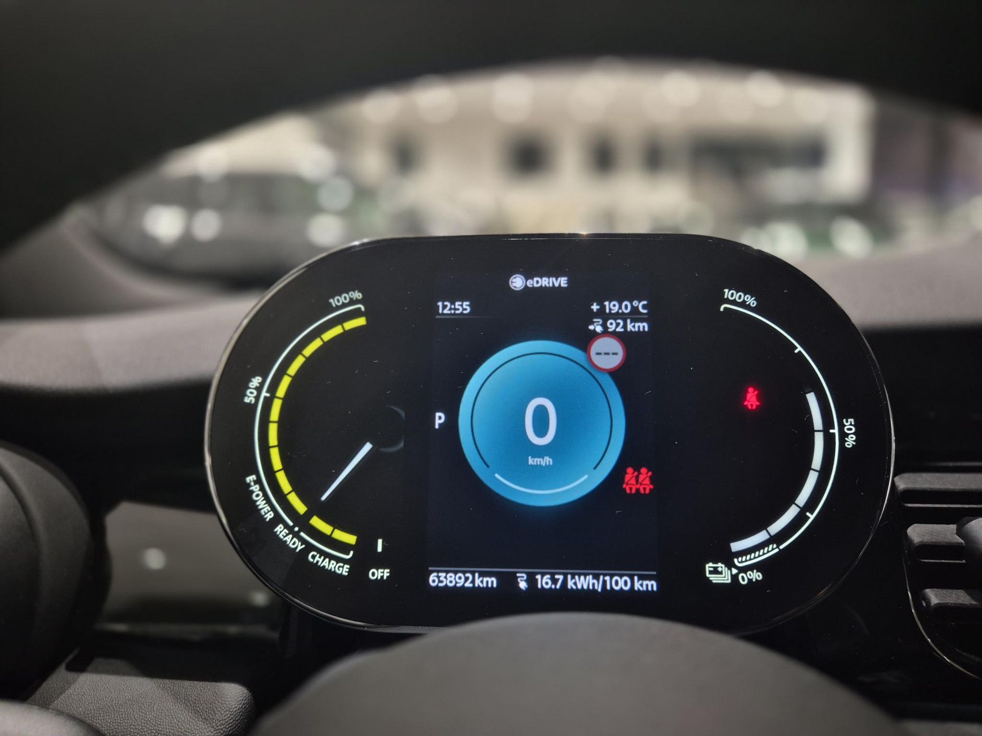 MINI Electric met kenteken GVL-86-D – autofoto 4