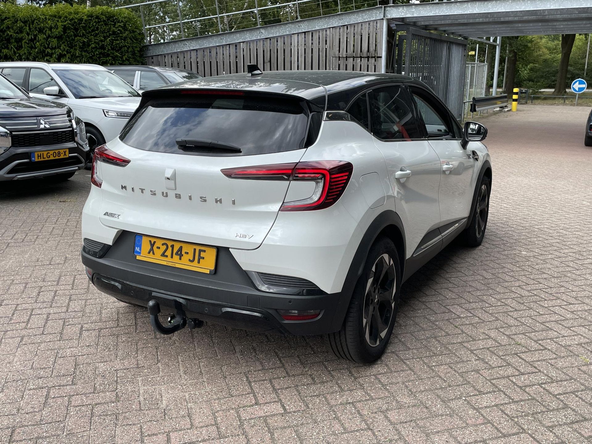Mitsubishi ASX met kenteken X-214-JF – autofoto 2