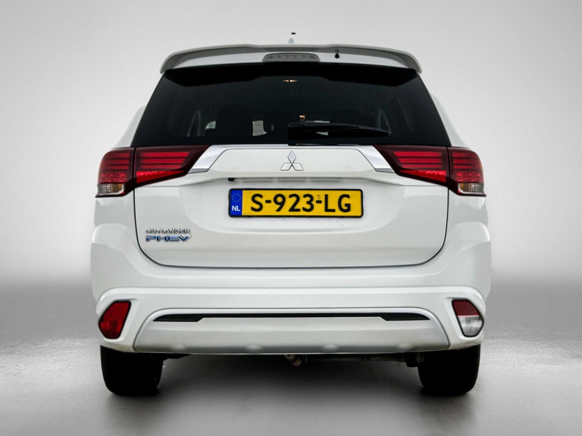 Mitsubishi Outlander met kenteken 45 – autofoto 5