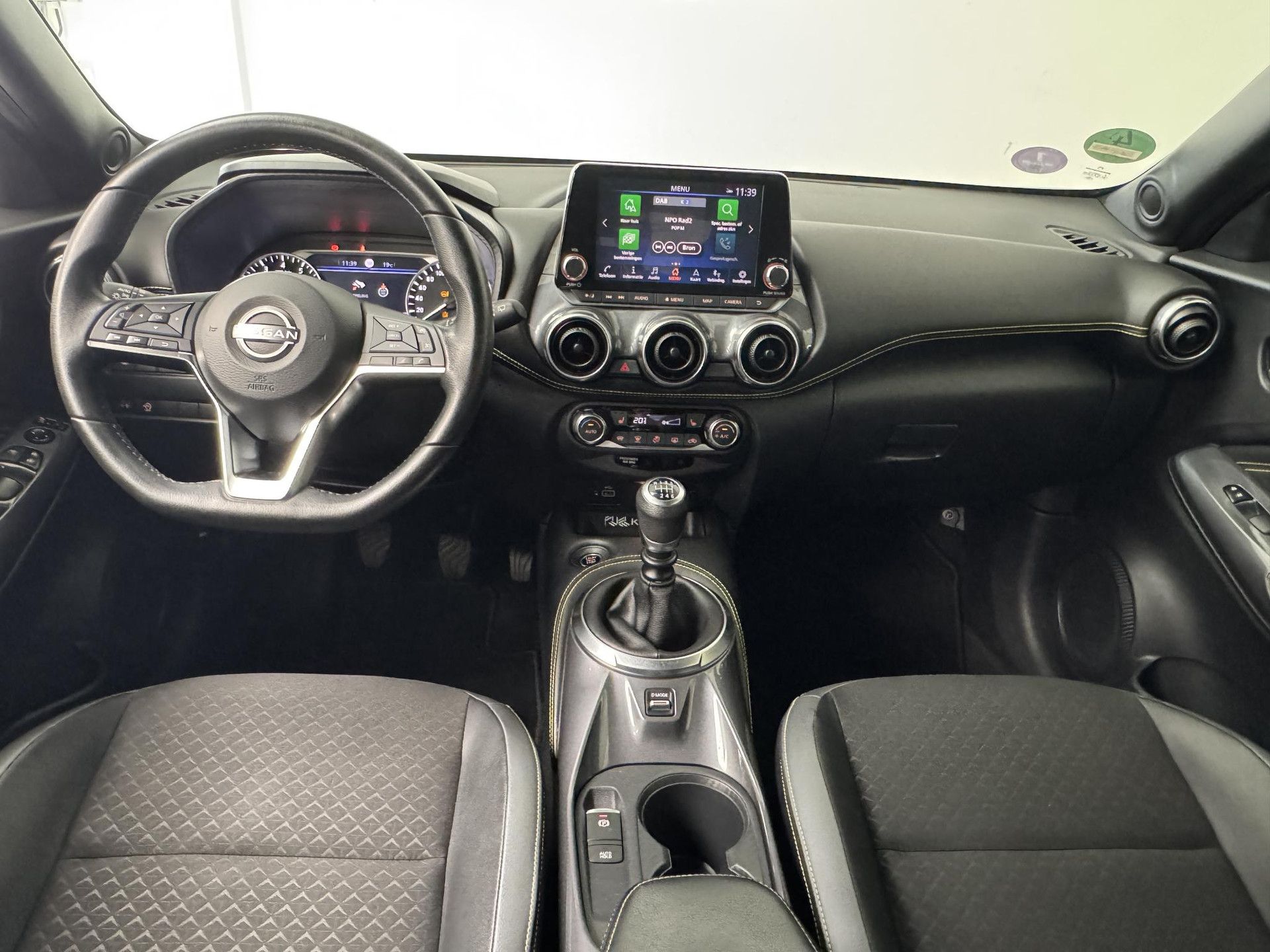Nissan Juke met kenteken P-727-TR – autofoto 3
