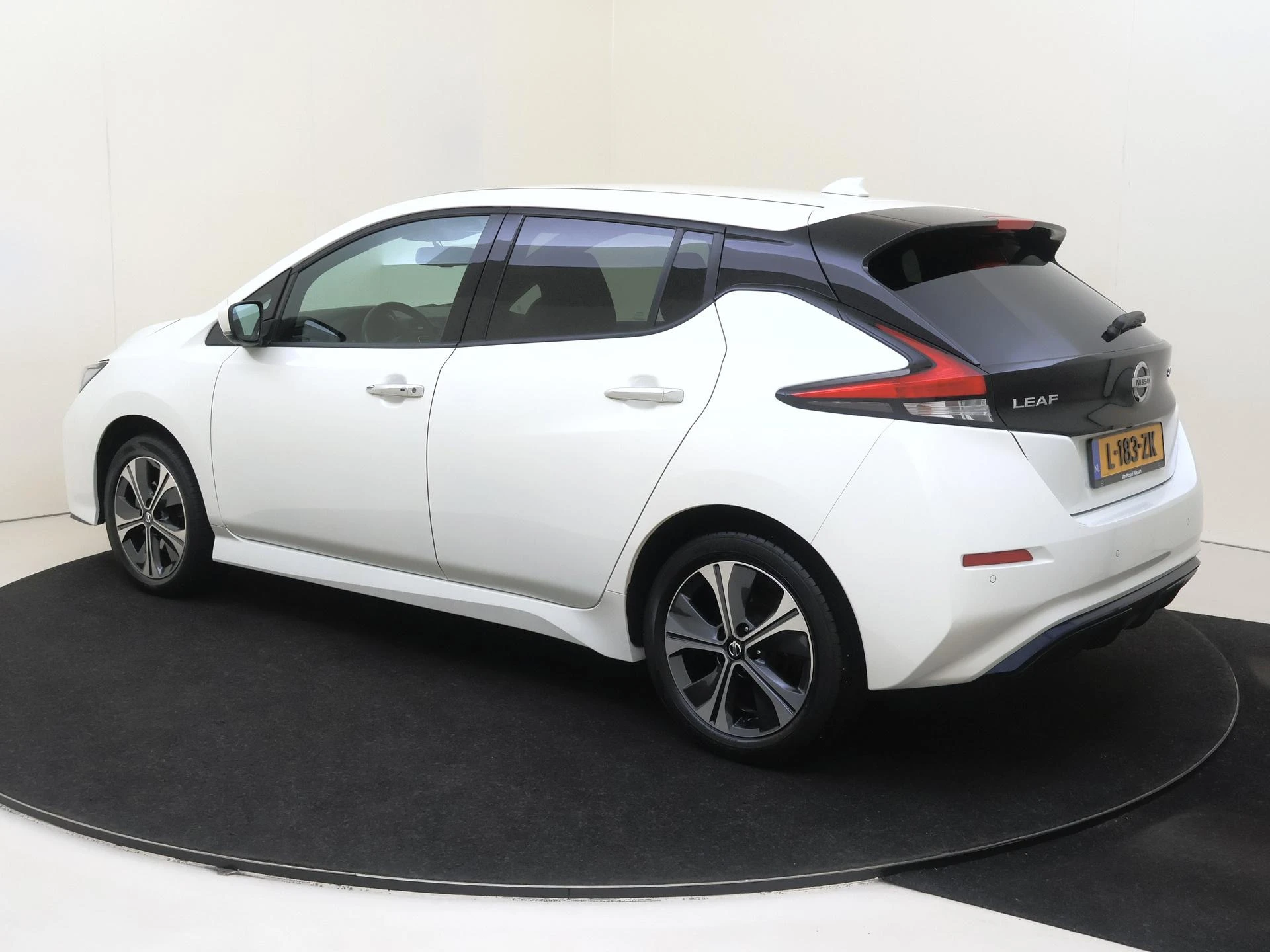 Nissan Leaf – autofoto 4
