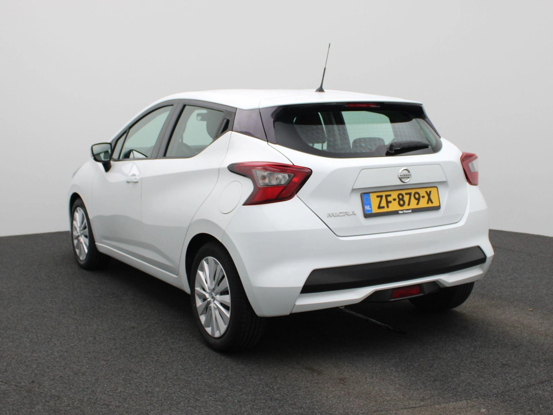Nissan Micra met kenteken 56100 – autofoto 2