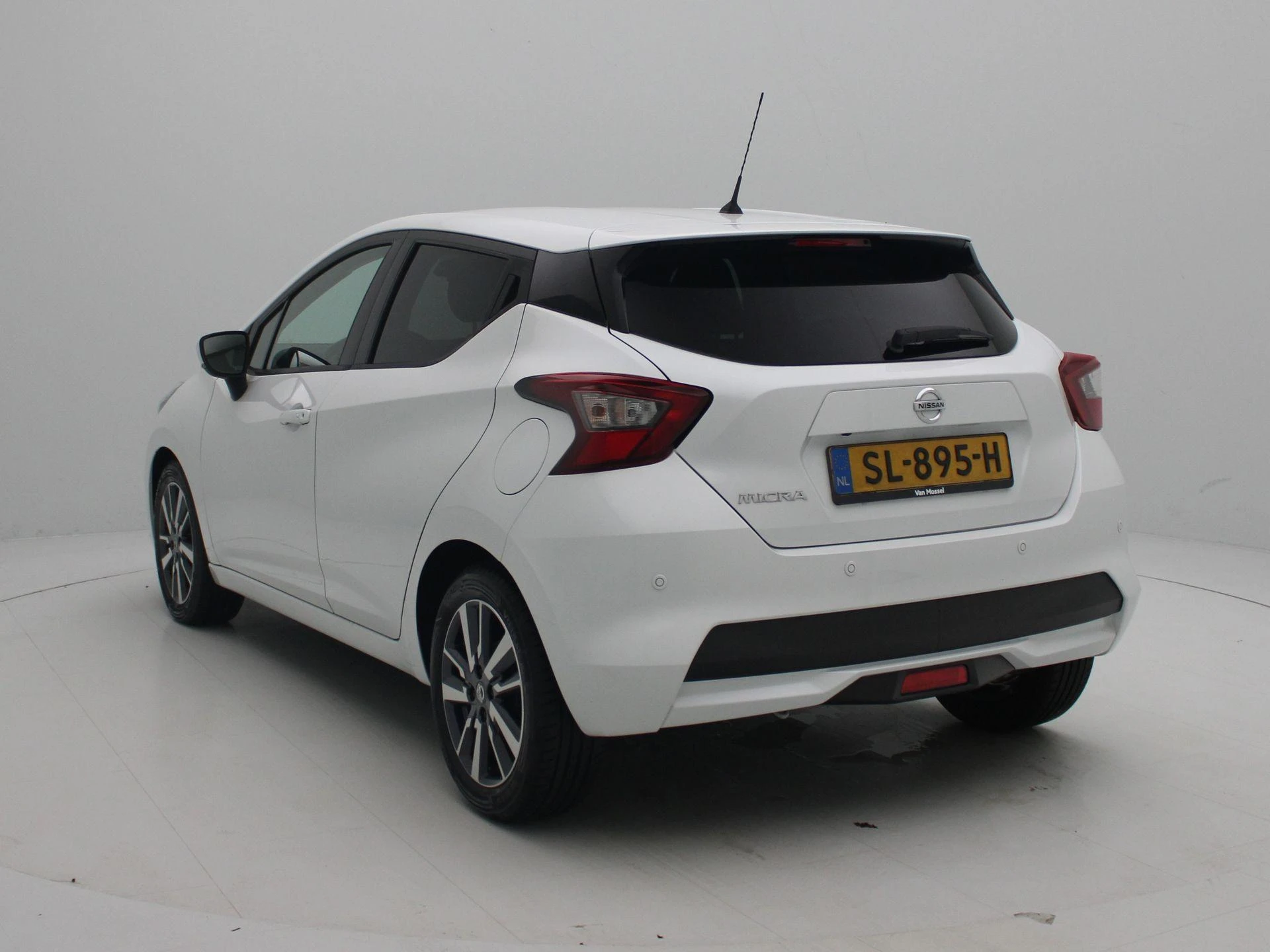 Nissan Micra met kenteken 56100 – autofoto 3