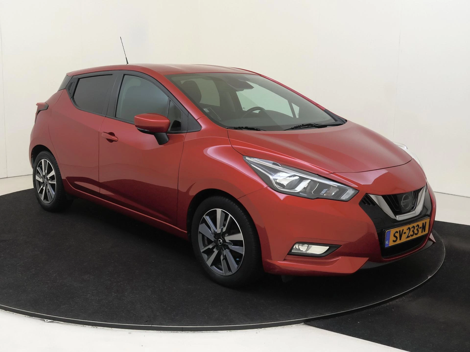 Nissan Micra met kenteken 56100 – autofoto 3