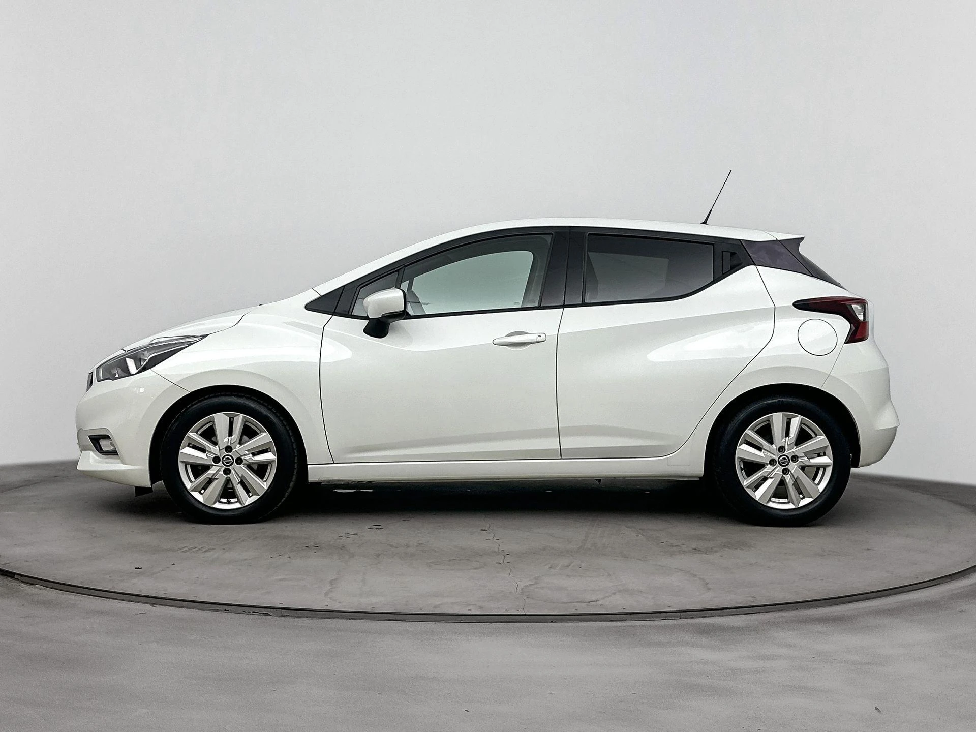 Nissan Micra met kenteken 56100 – autofoto 4