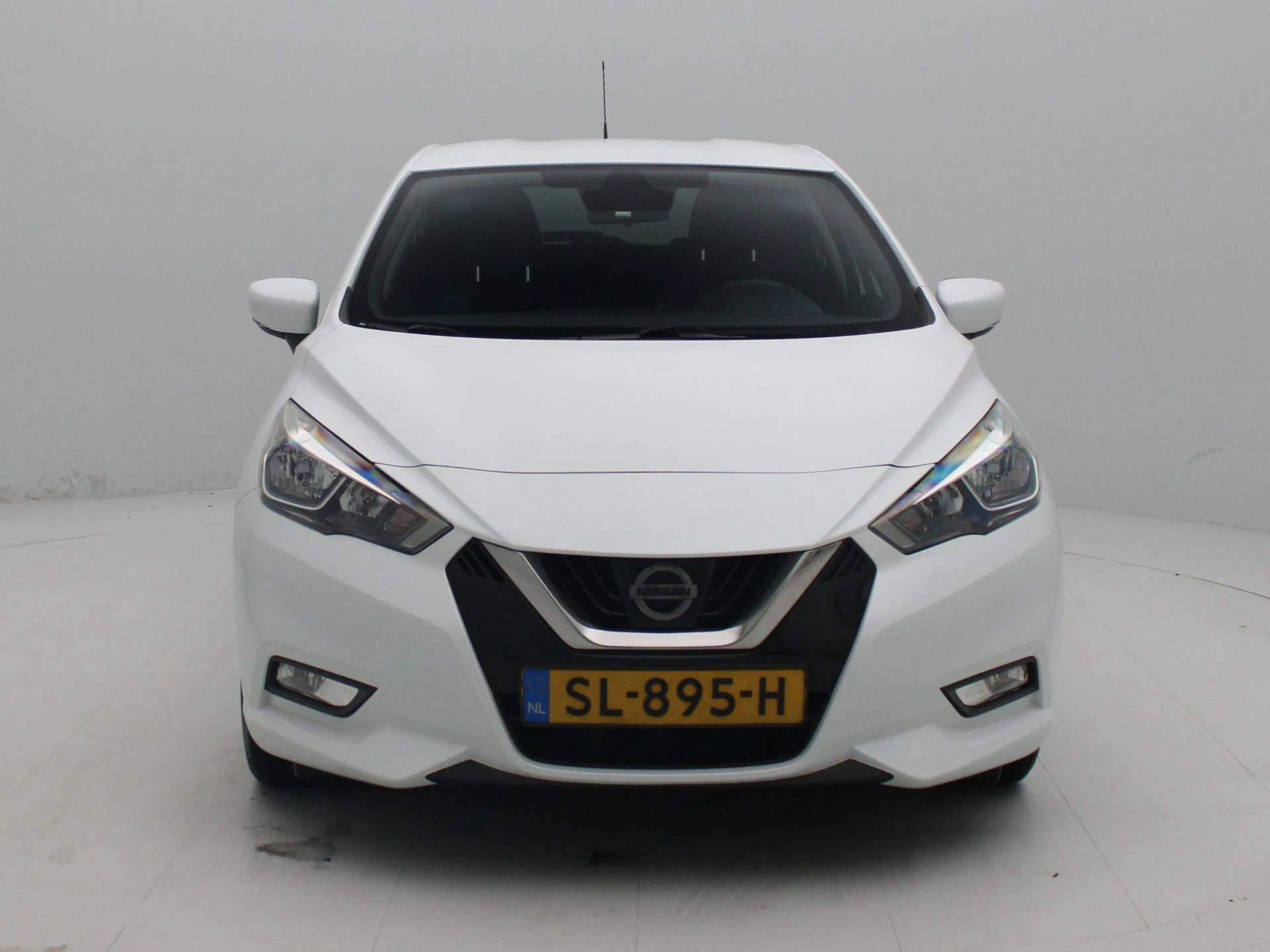 Nissan Micra met kenteken 56100 – autofoto 4