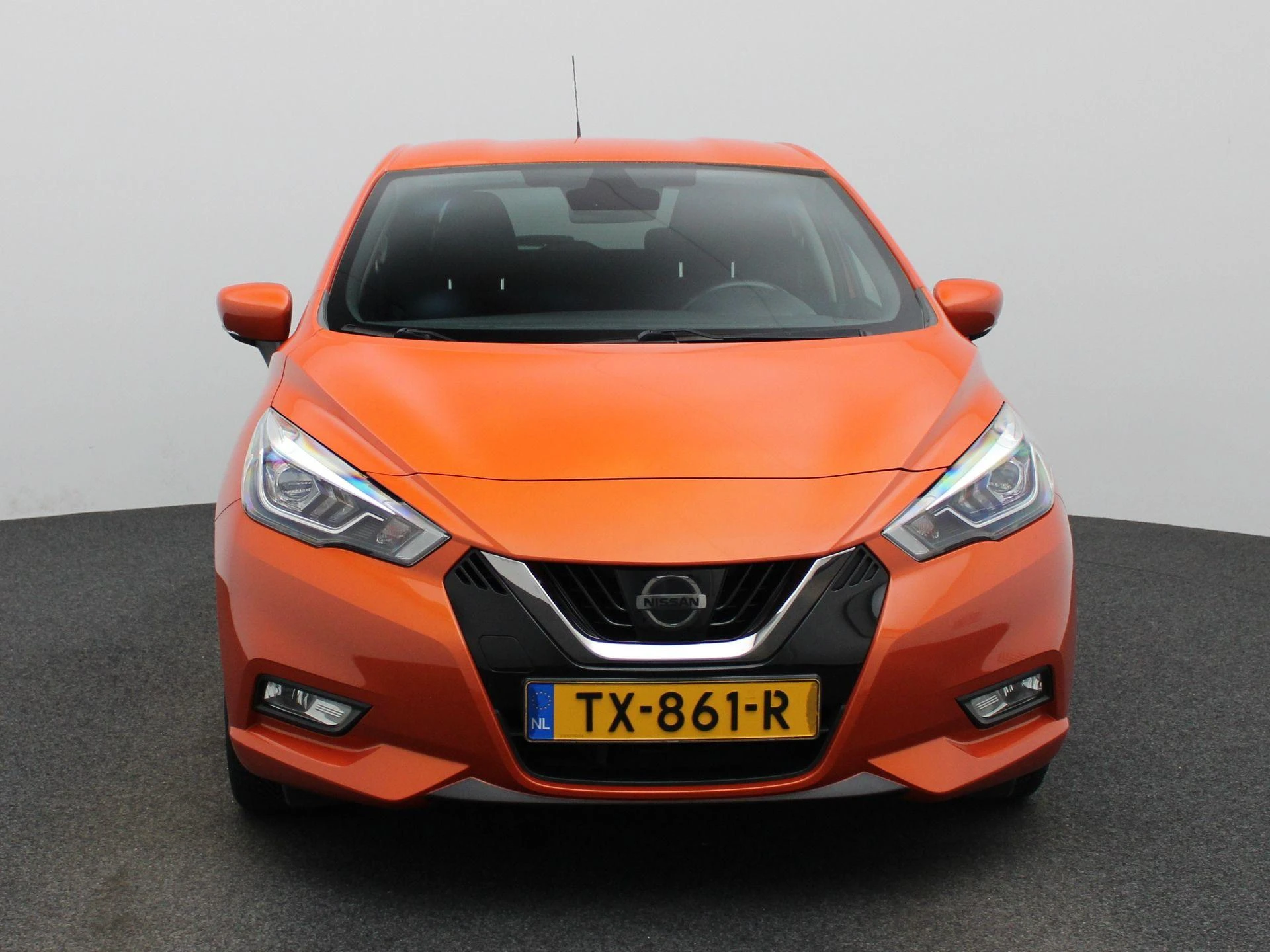 Nissan Micra met kenteken 56100 – autofoto 4