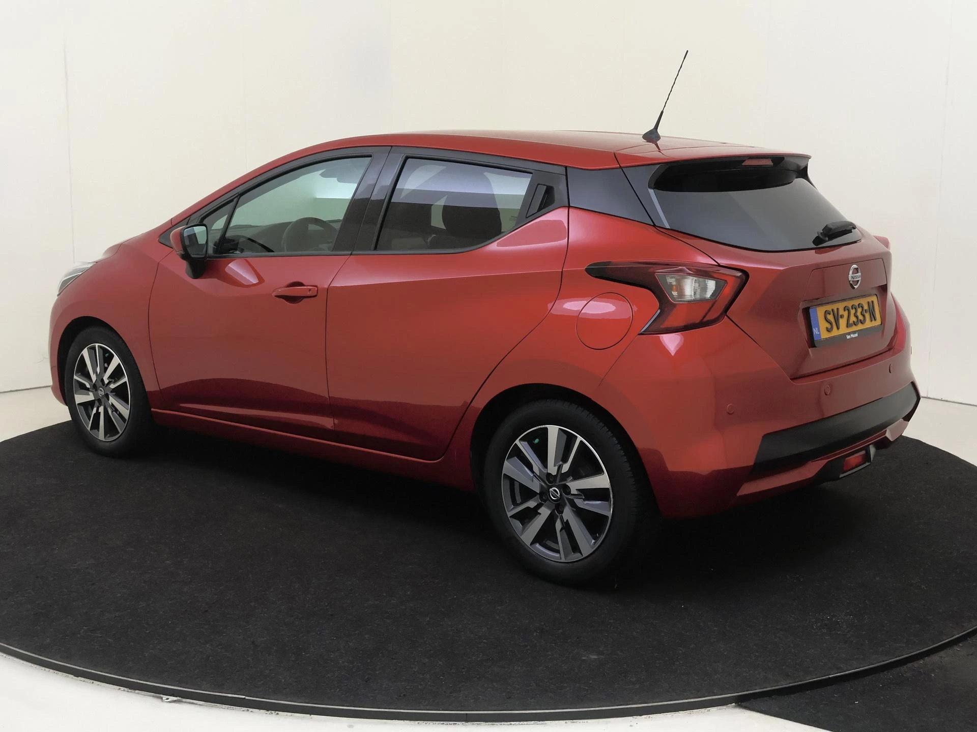 Nissan Micra met kenteken 56100 – autofoto 4
