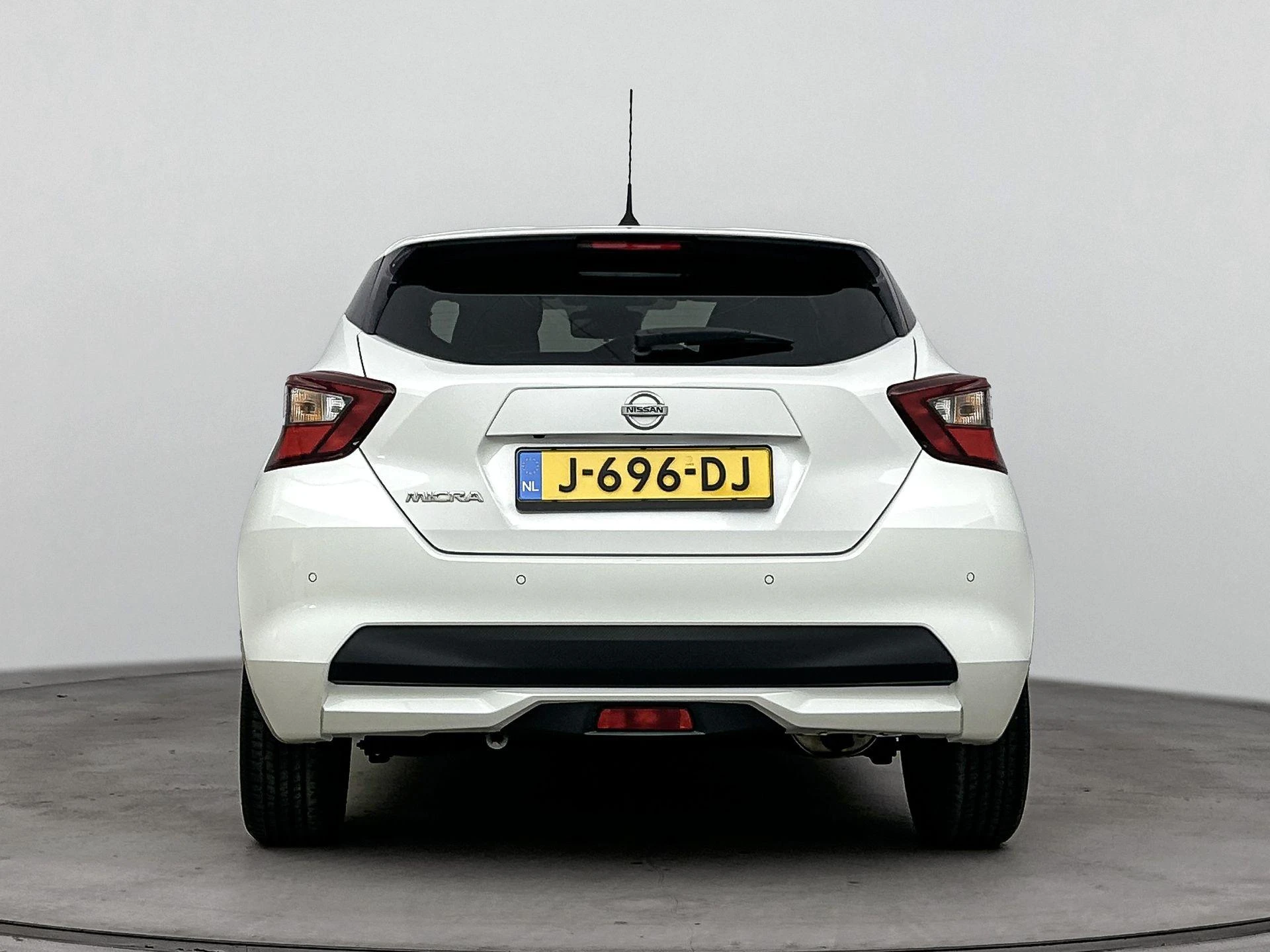 Nissan Micra met kenteken 56100 – autofoto 5