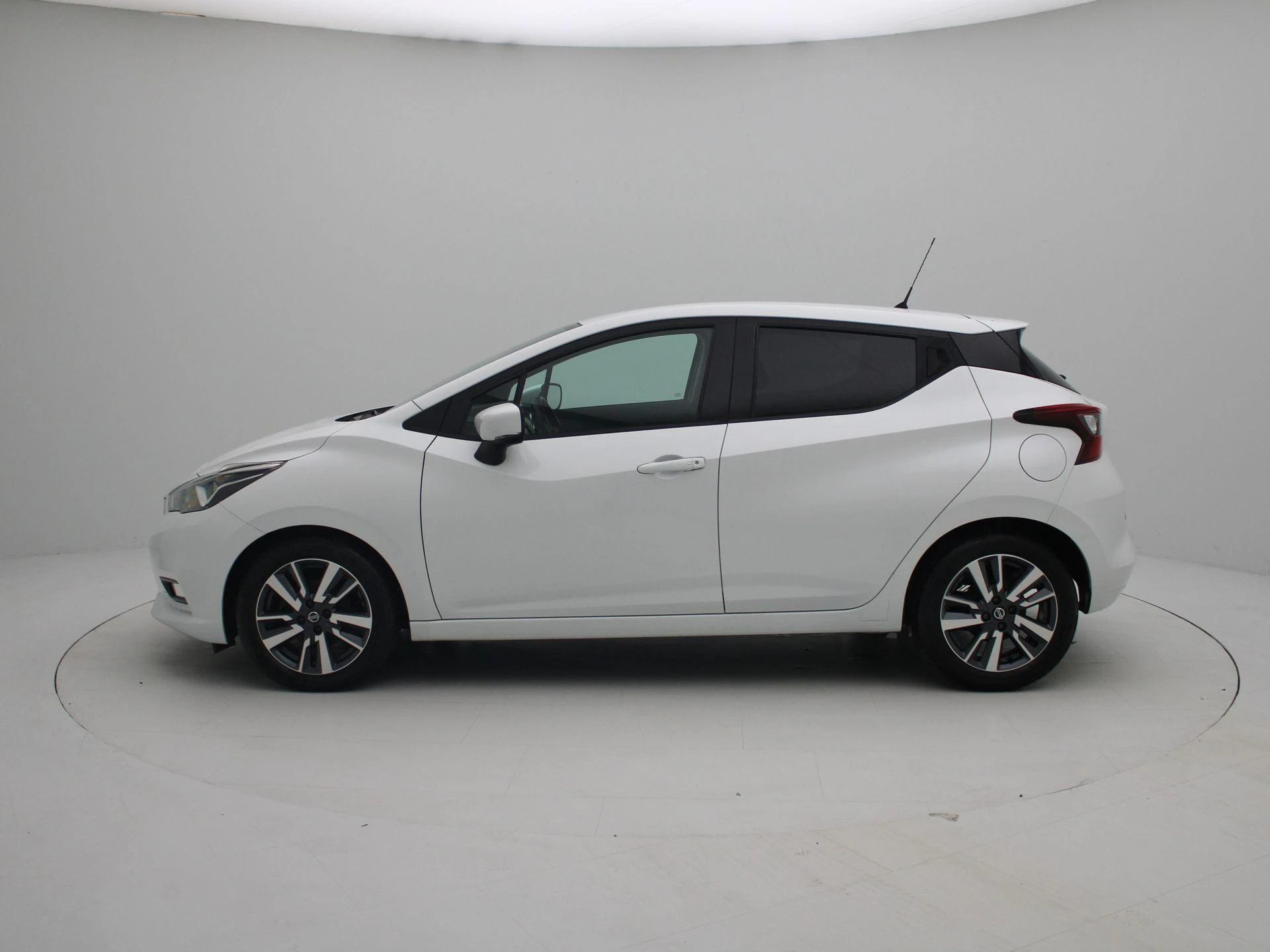 Nissan Micra met kenteken 56100 – autofoto 5