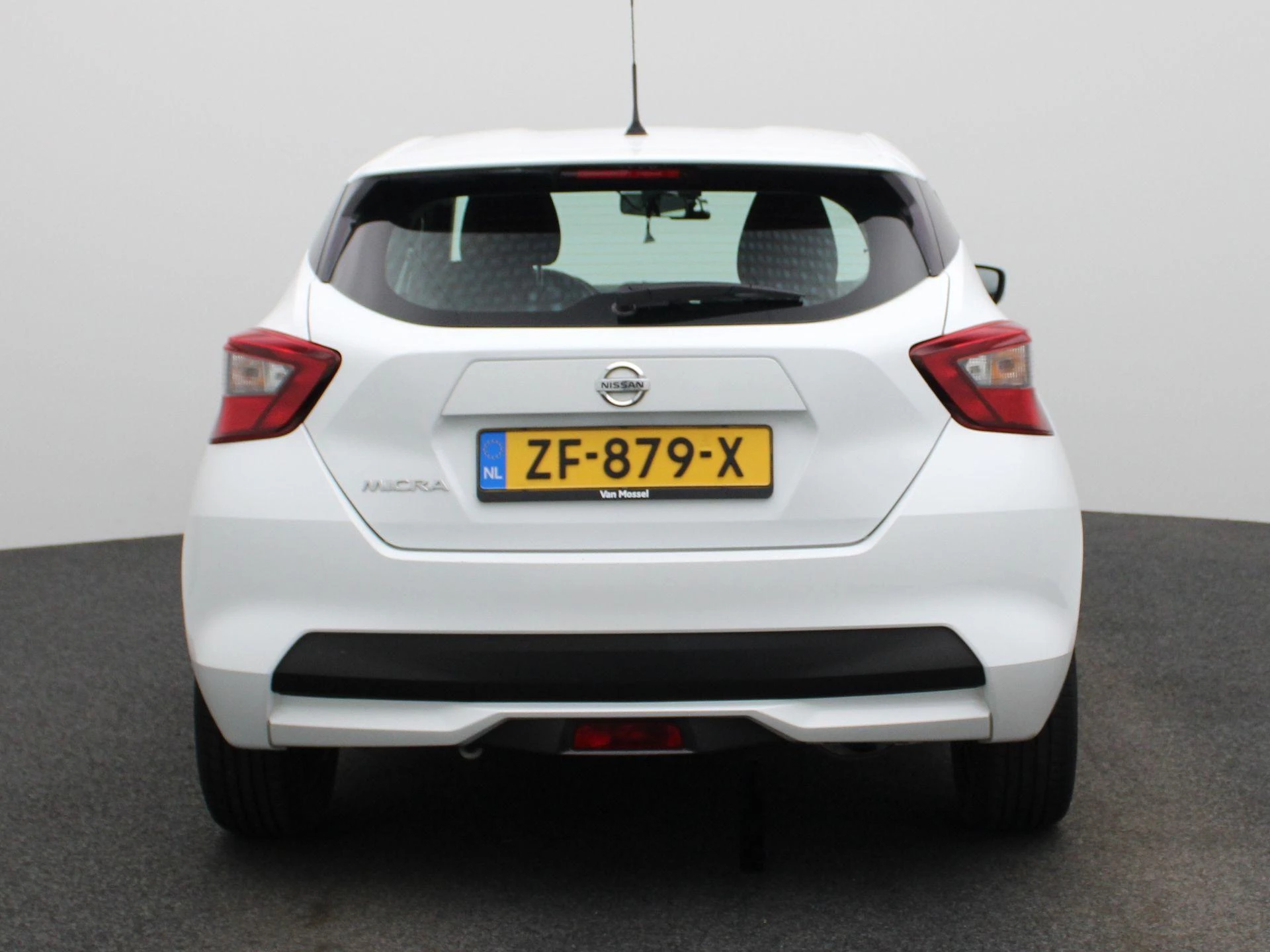 Nissan Micra met kenteken 56100 – autofoto 5