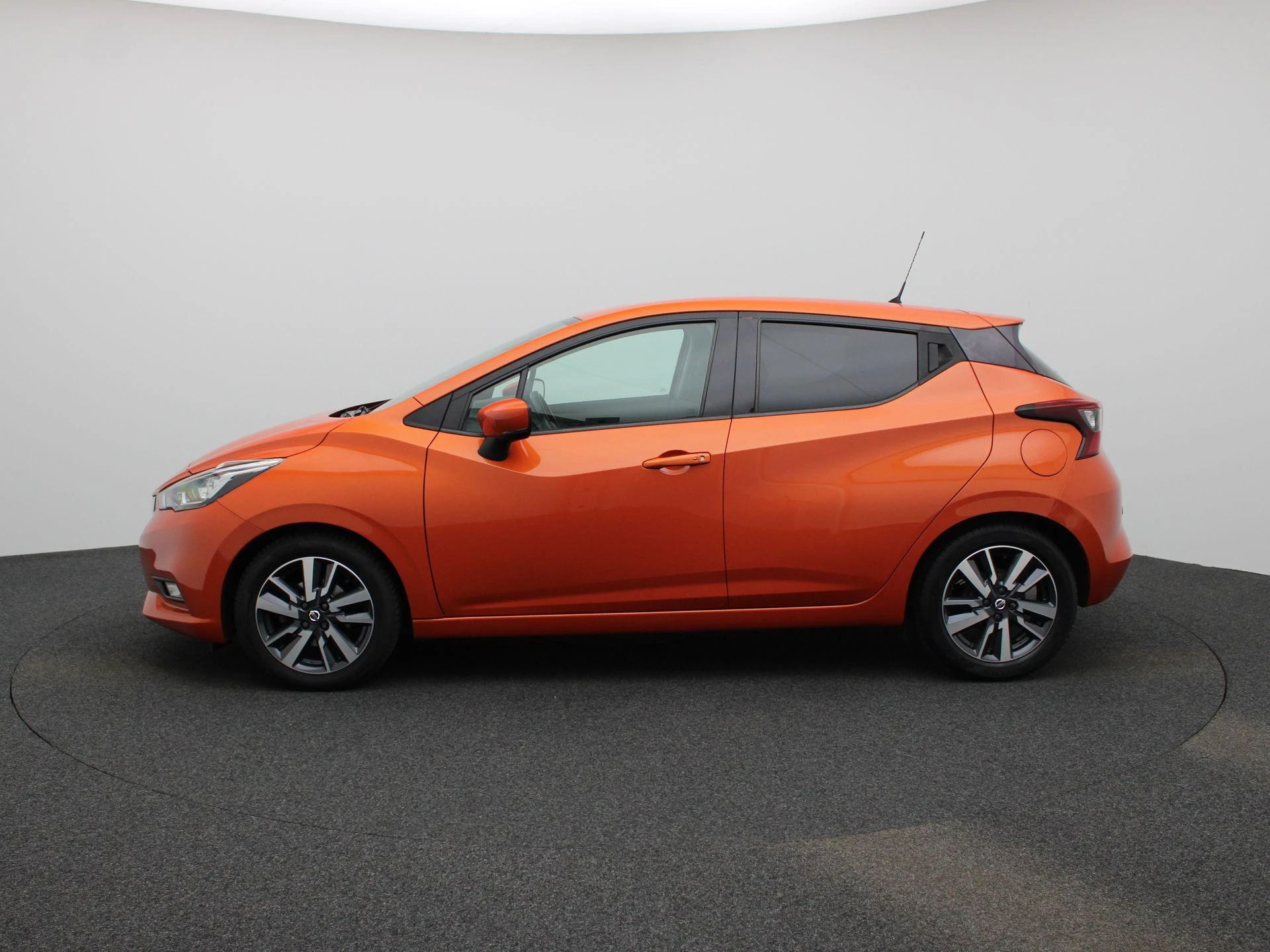 Nissan Micra met kenteken 56100 – autofoto 5