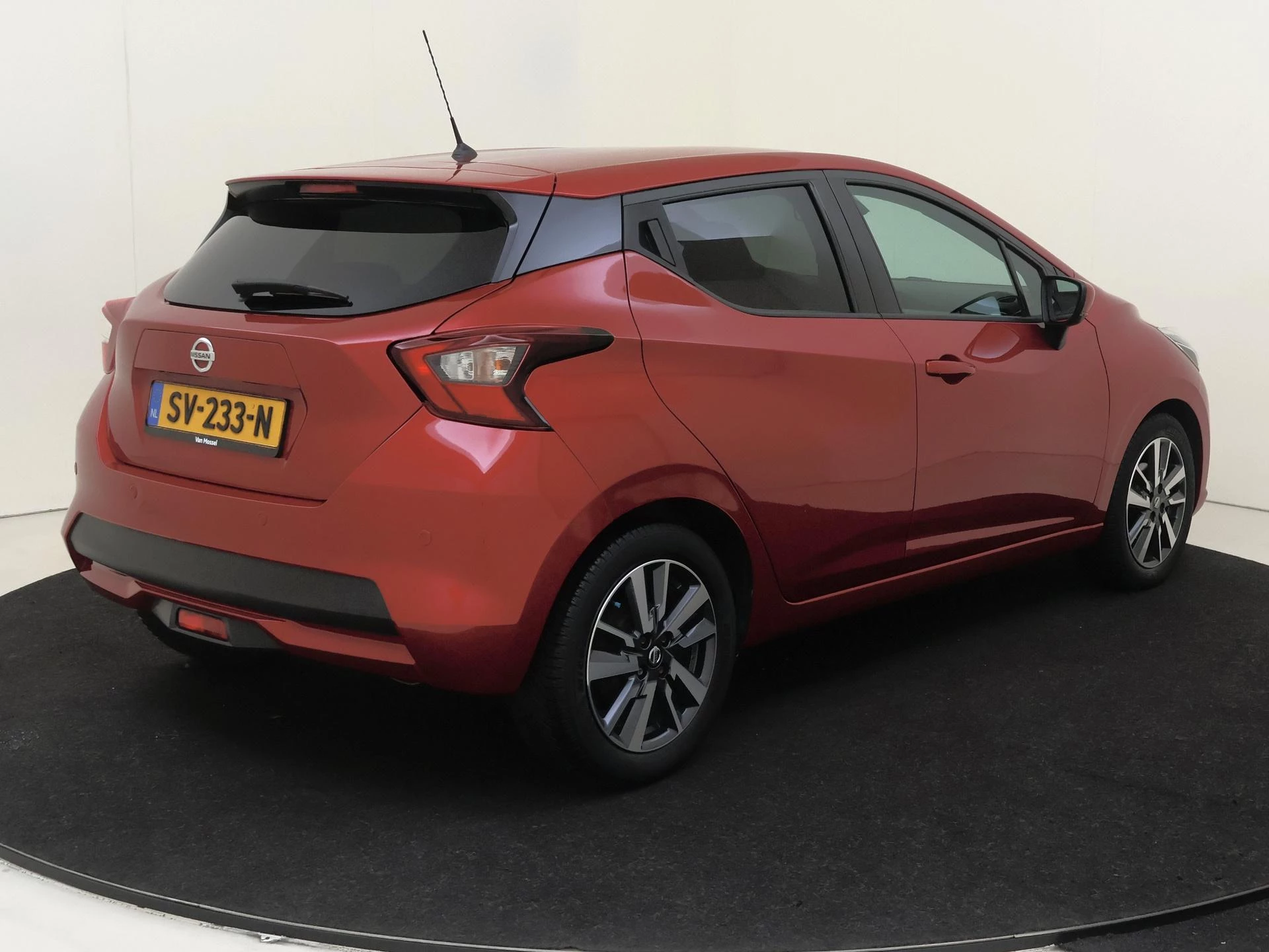 Nissan Micra met kenteken 56100 – autofoto 5