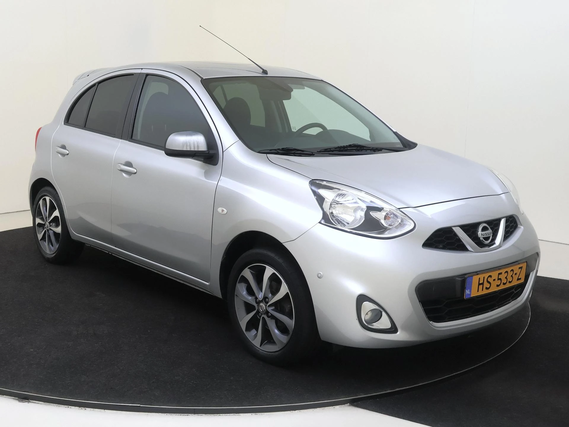 Nissan Micra met kenteken 67100 – autofoto 3