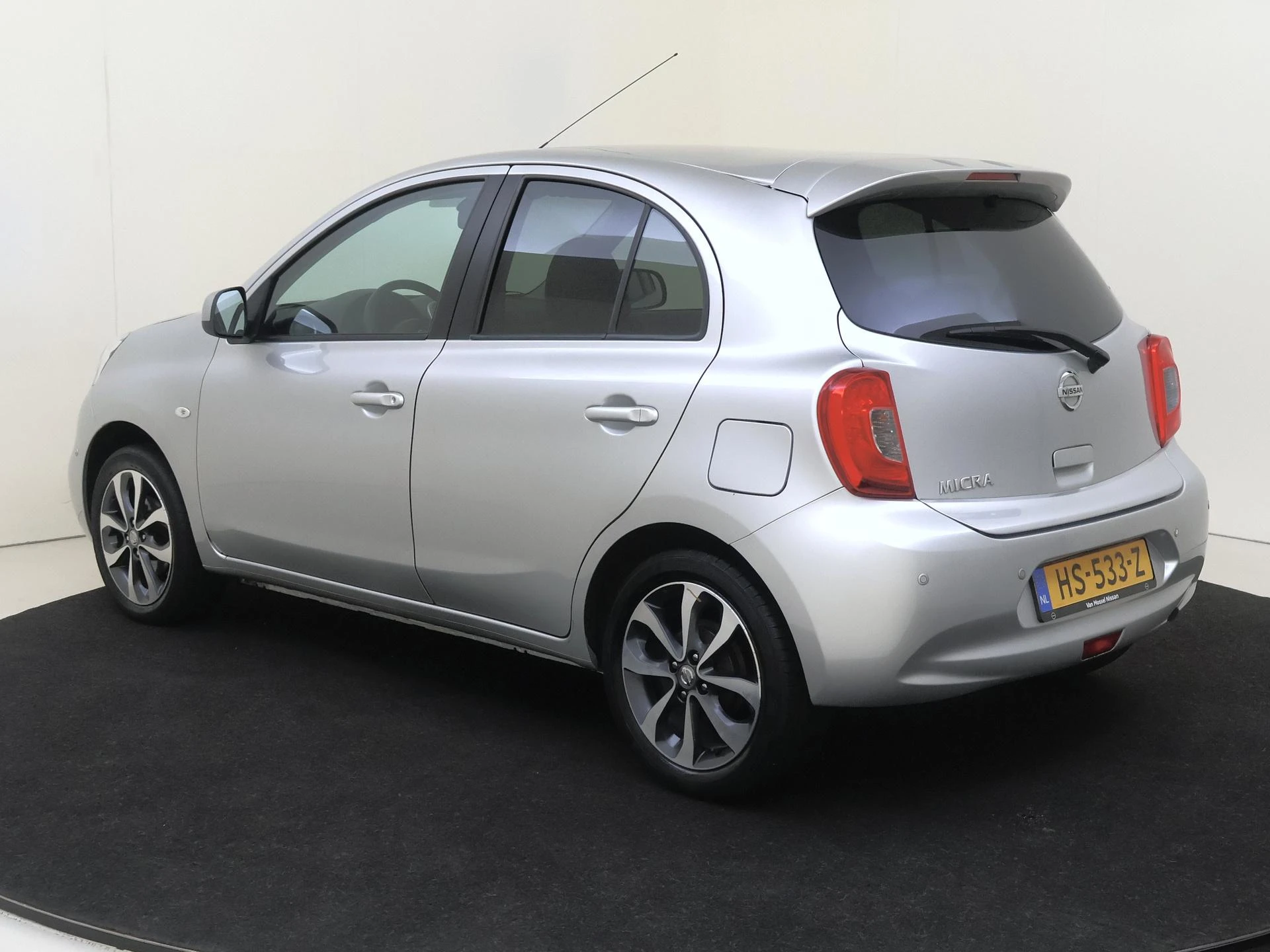 Nissan Micra met kenteken 67100 – autofoto 4