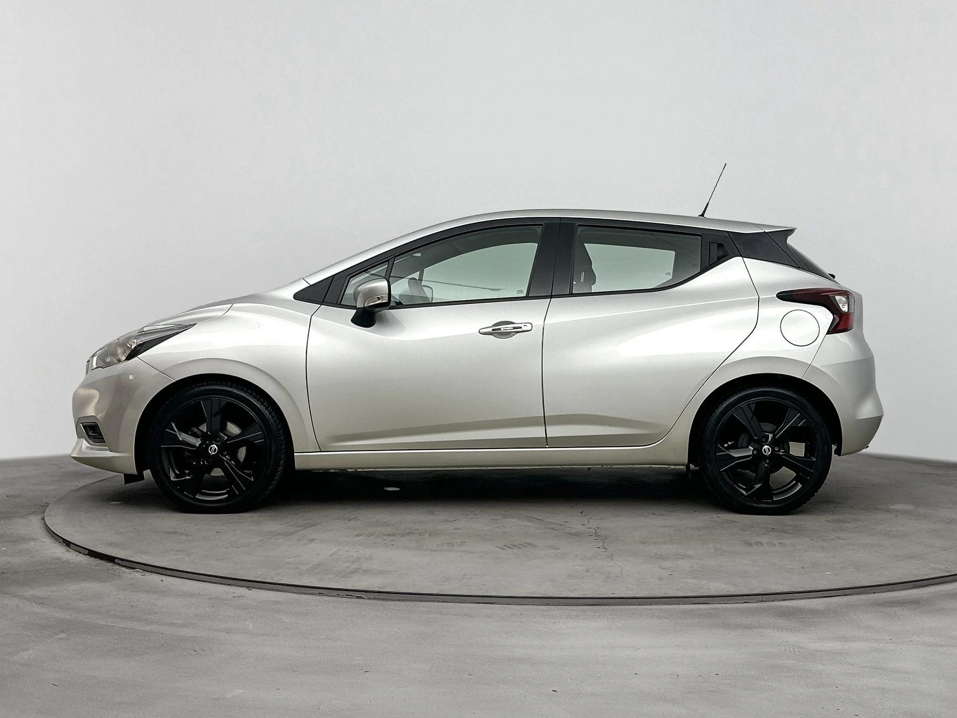 Nissan Micra met kenteken K-521-VT – autofoto 4