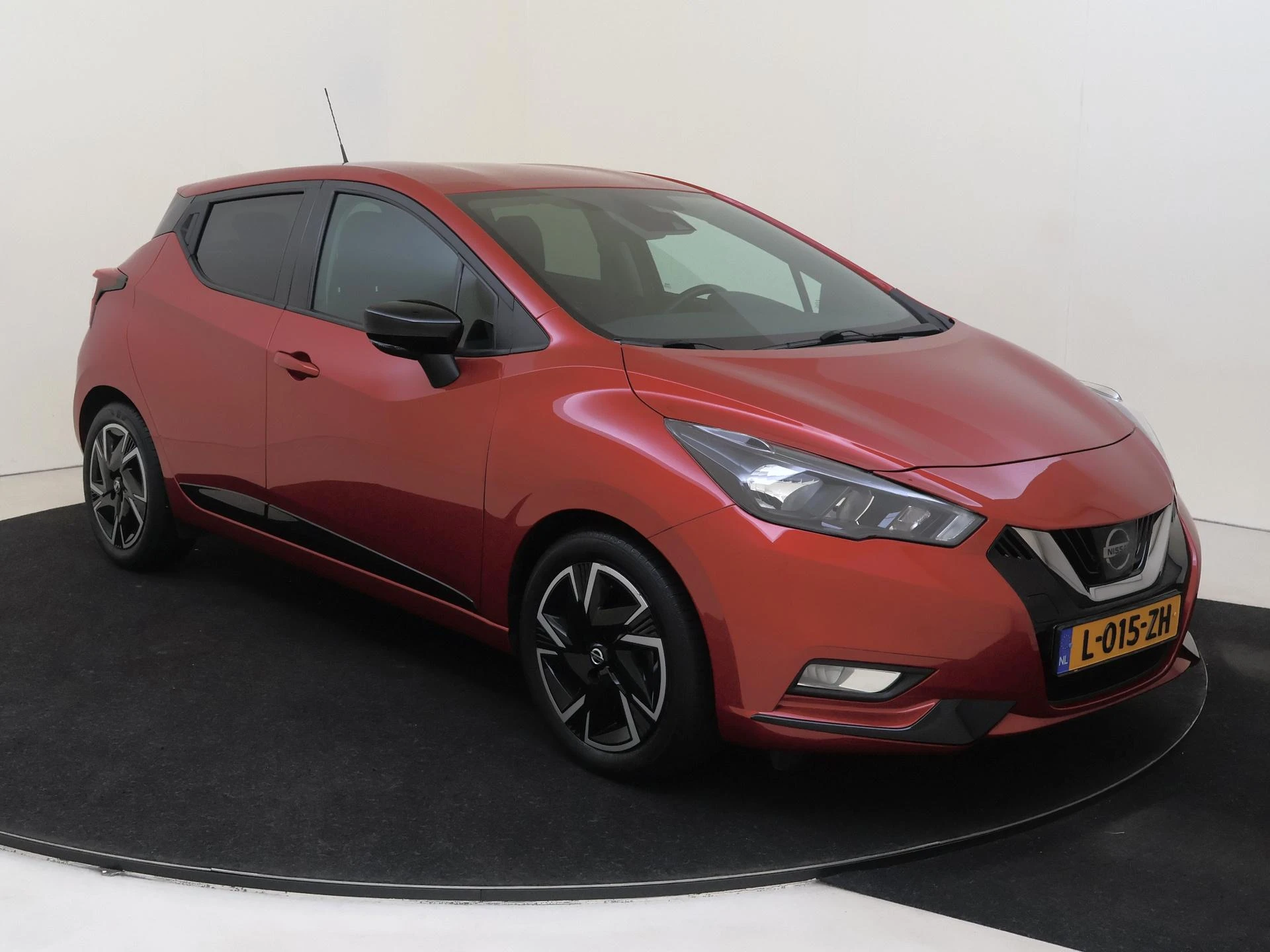 Nissan Micra met kenteken L-015-ZH – autofoto 3