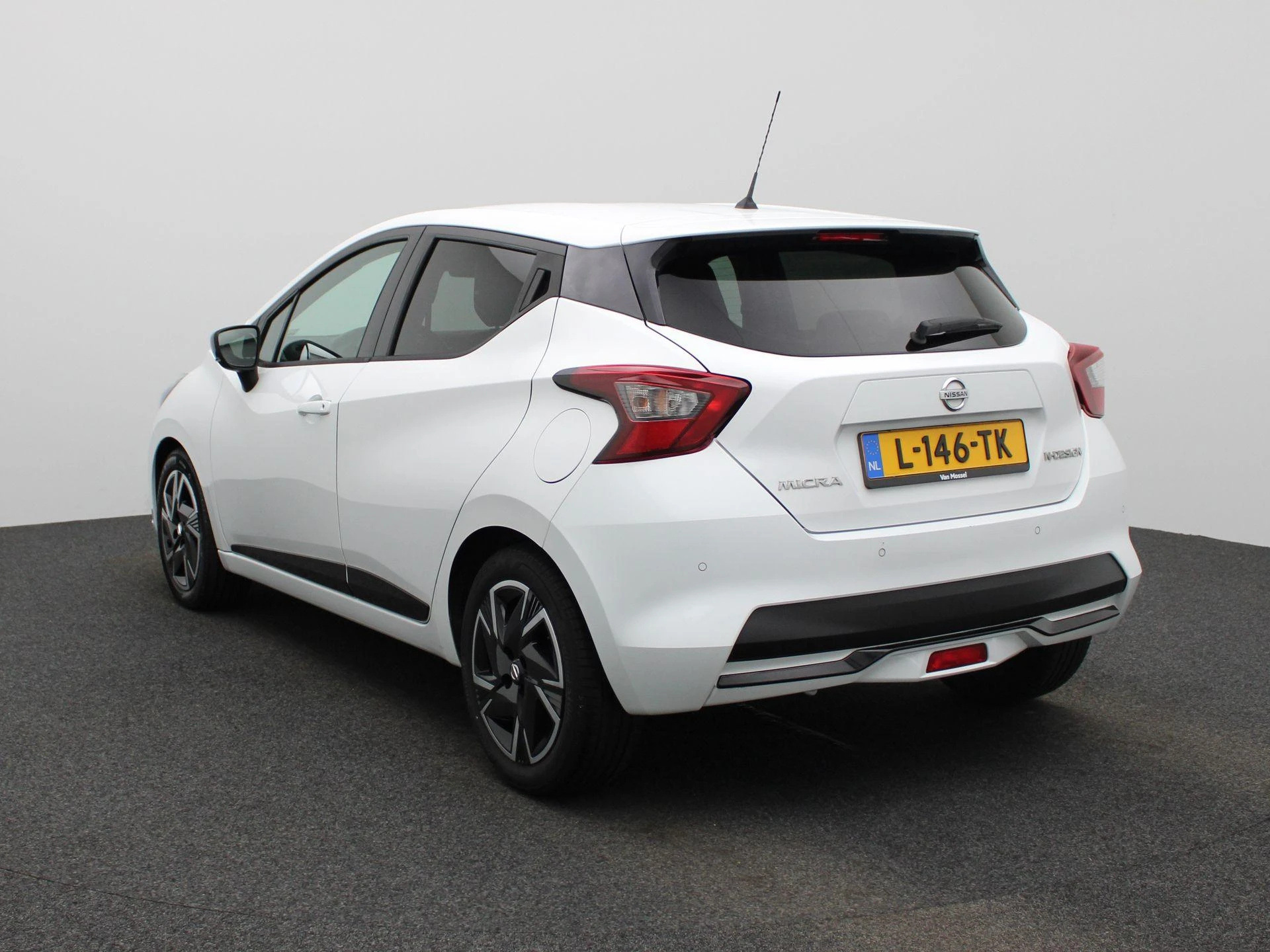 Nissan Micra met kenteken L-146-TK – autofoto 3
