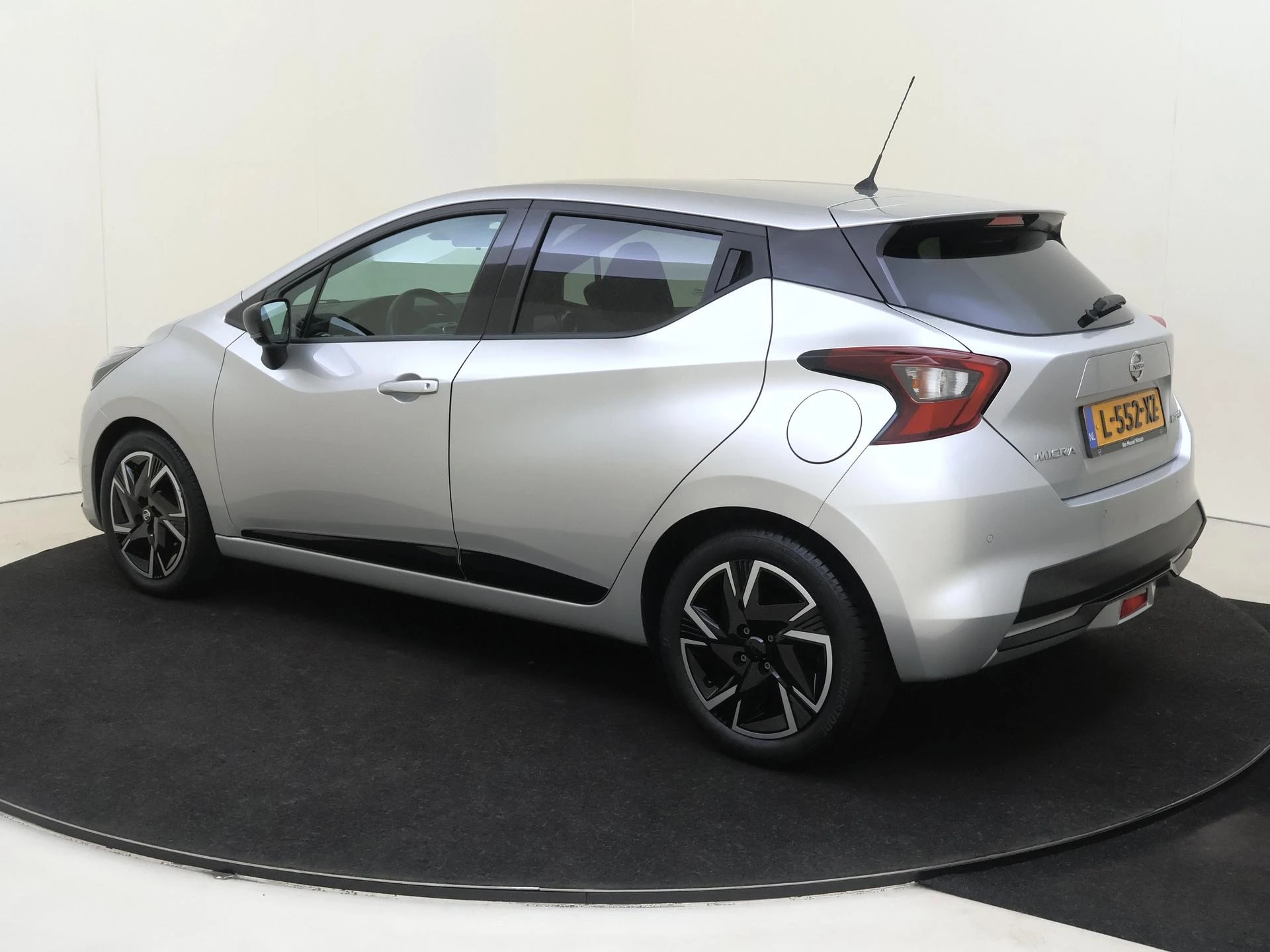 Nissan Micra met kenteken L-552-XZ – autofoto 4