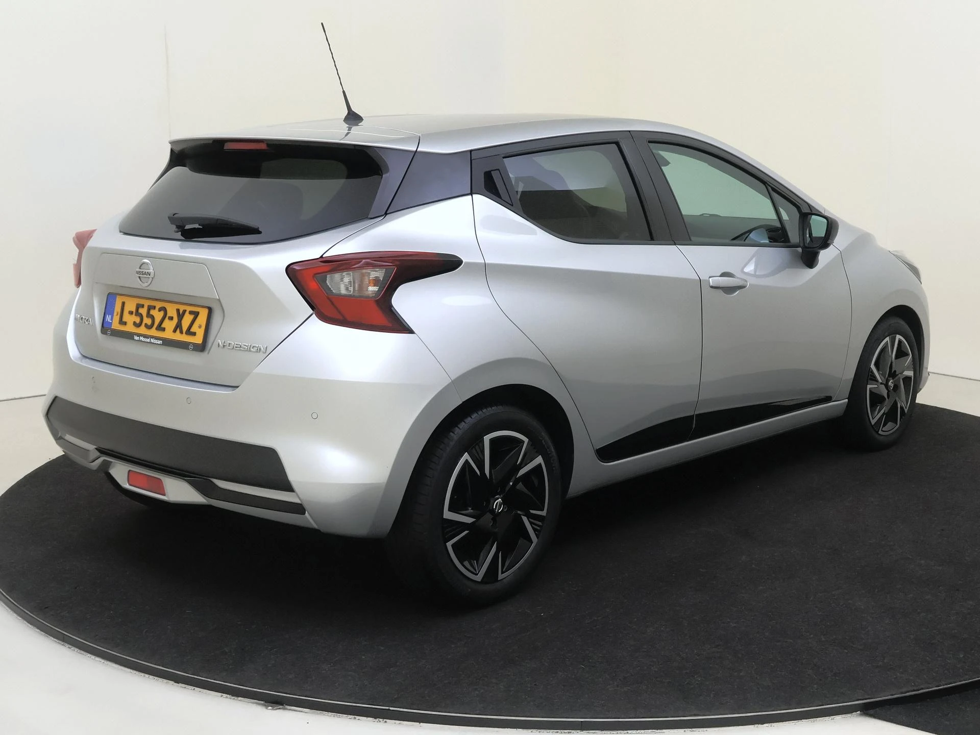 Nissan Micra met kenteken L-552-XZ – autofoto 5