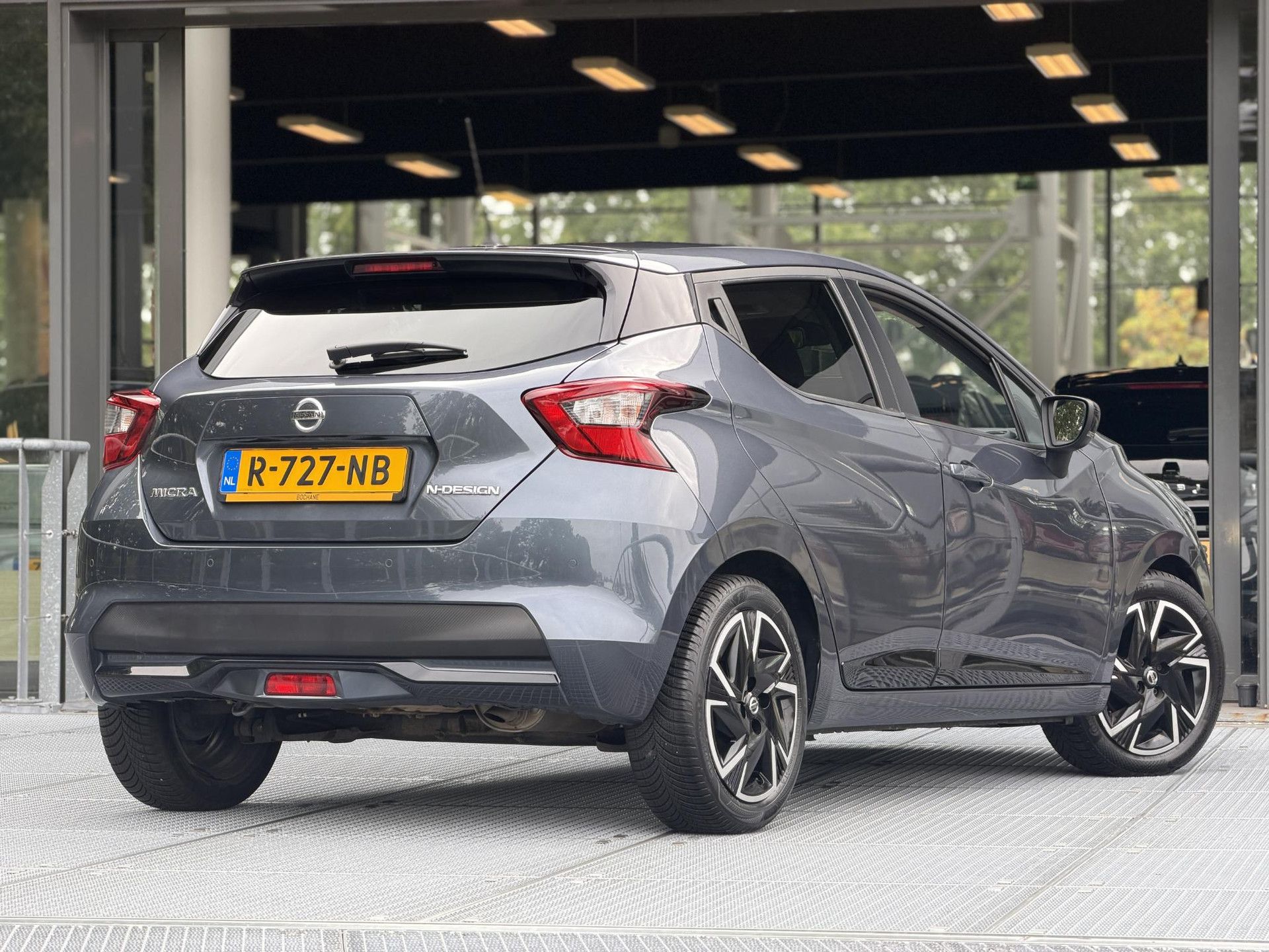 Nissan Micra met kenteken R-727-NB – autofoto 2