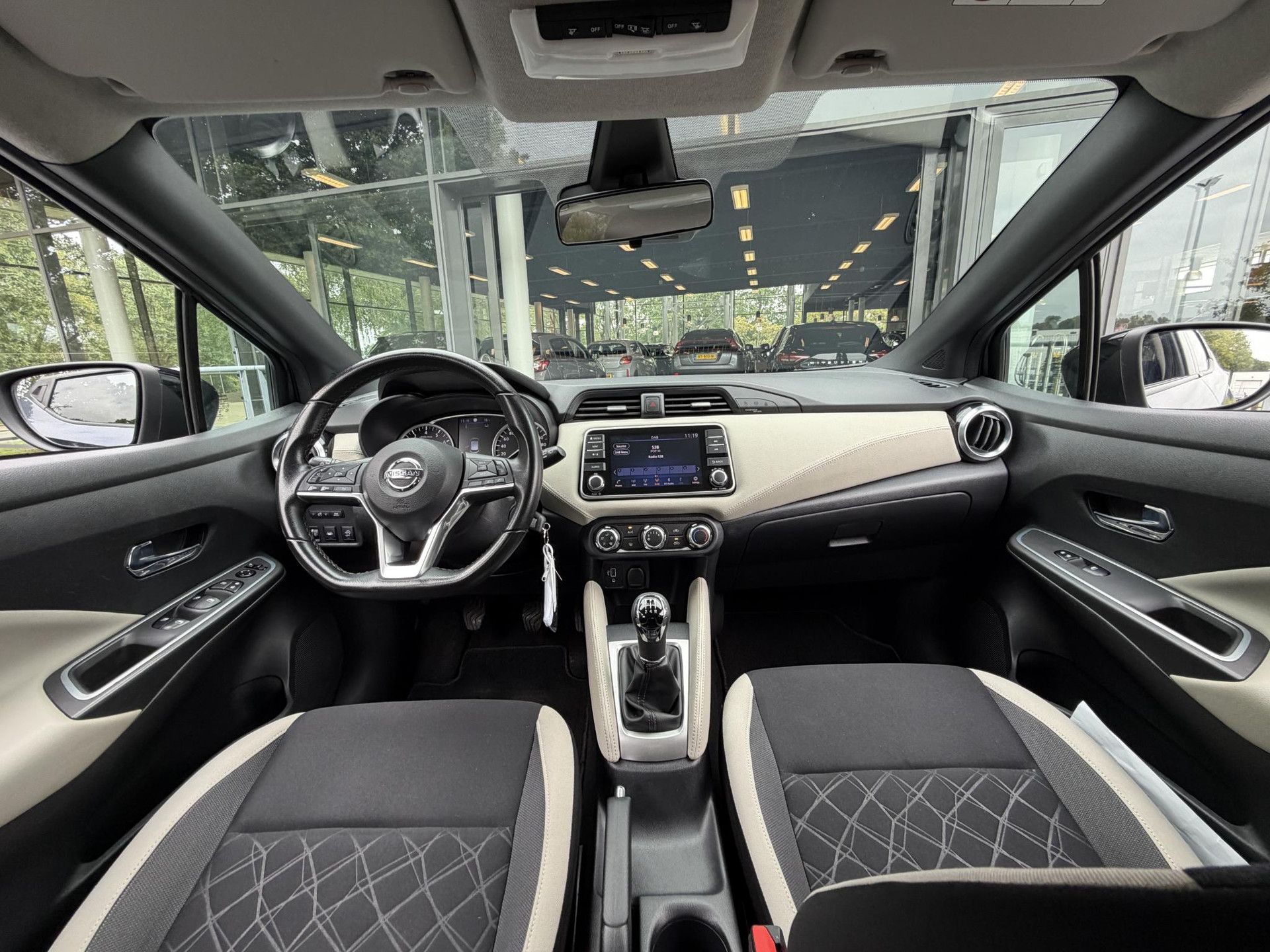 Nissan Micra met kenteken R-727-NB – autofoto 3