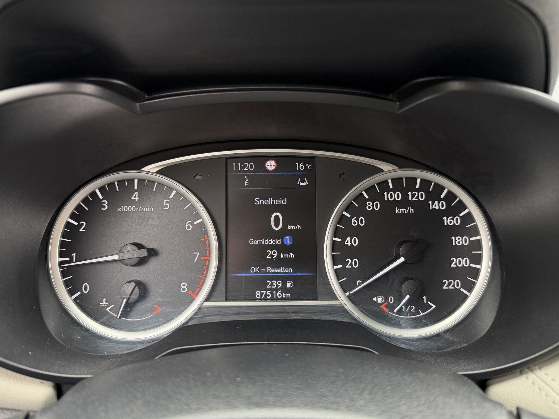 Nissan Micra met kenteken R-727-NB – autofoto 4