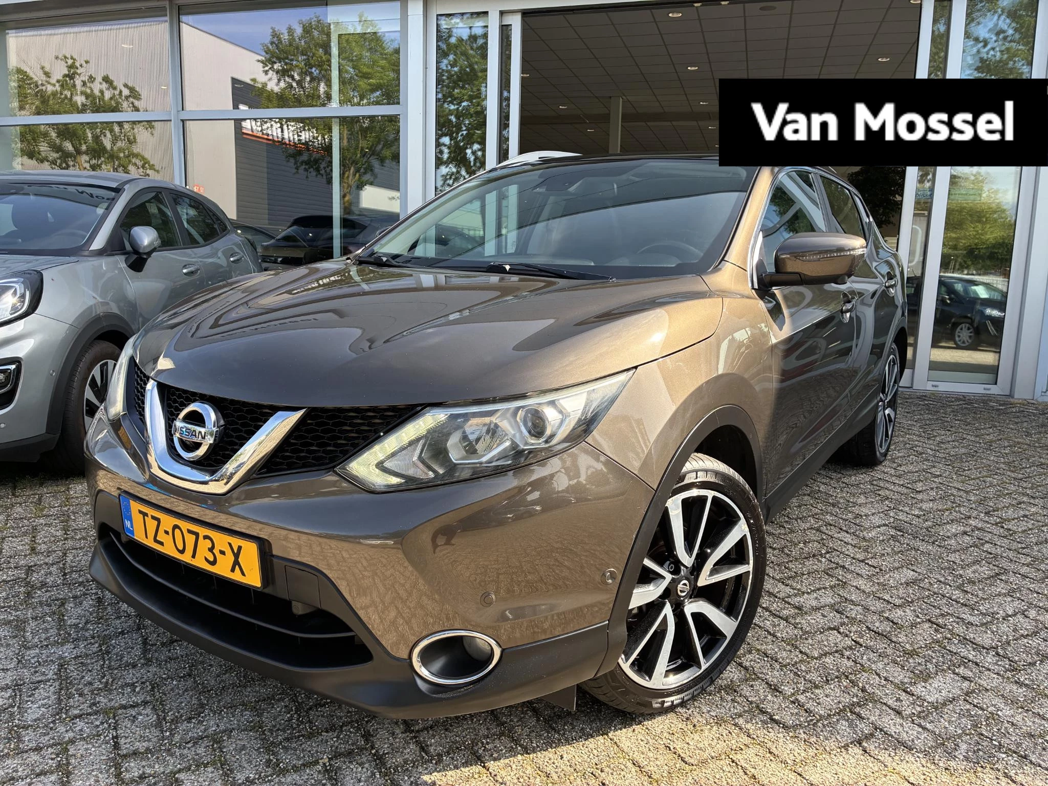 Nissan QASHQAI met kenteken 66100 – autofoto 2