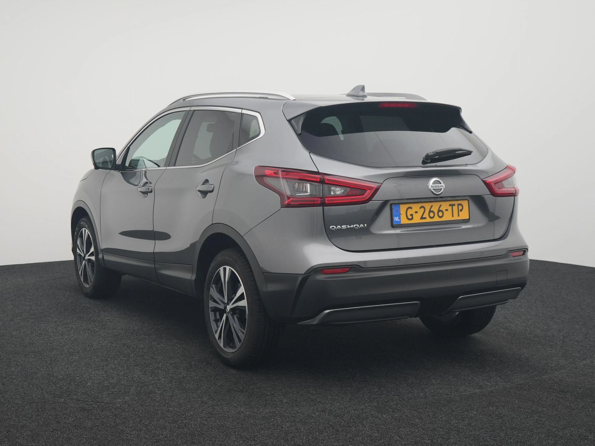 Nissan QASHQAI met kenteken 66100 – autofoto 3