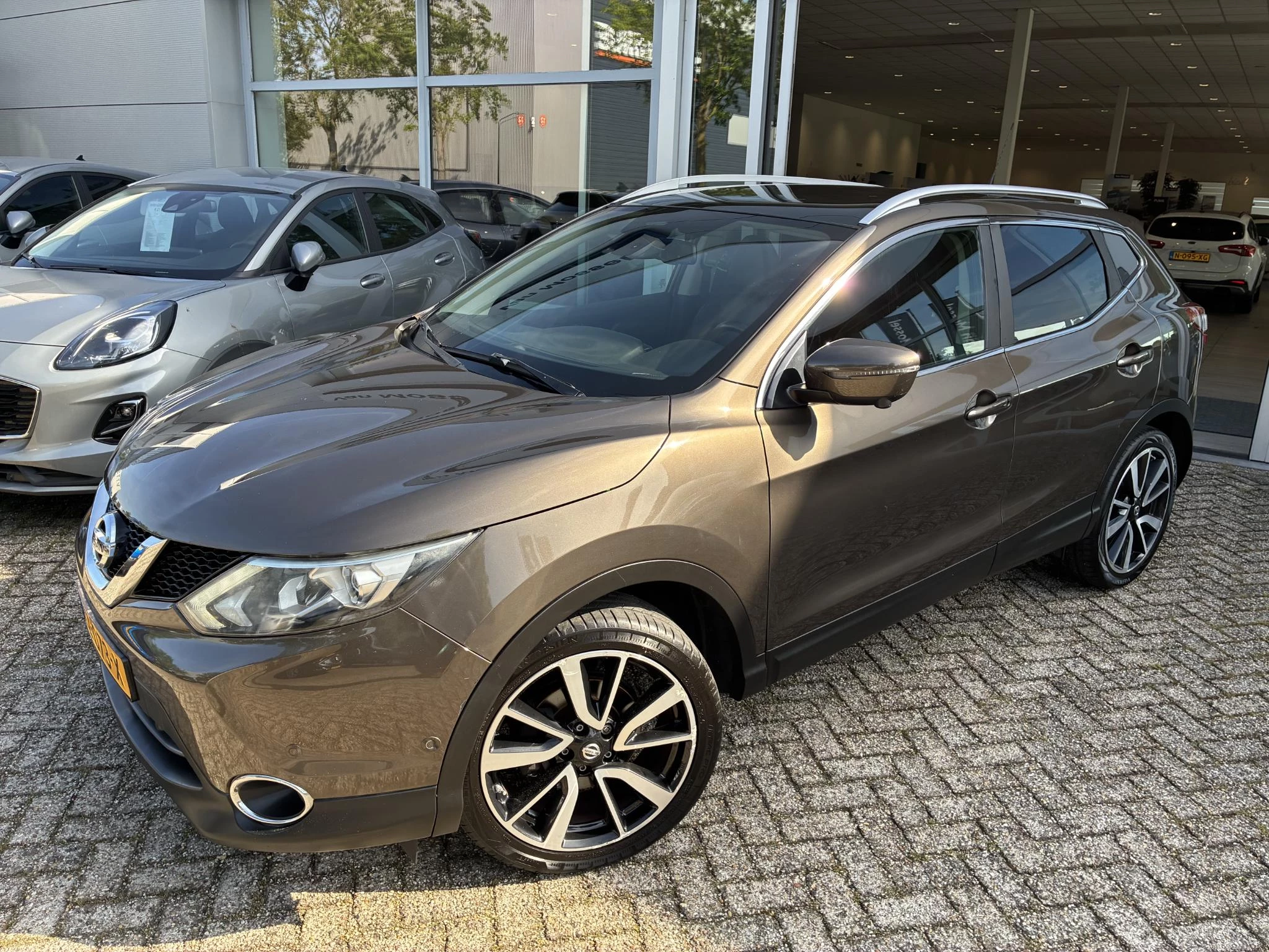 Nissan QASHQAI met kenteken 66100 – autofoto 4