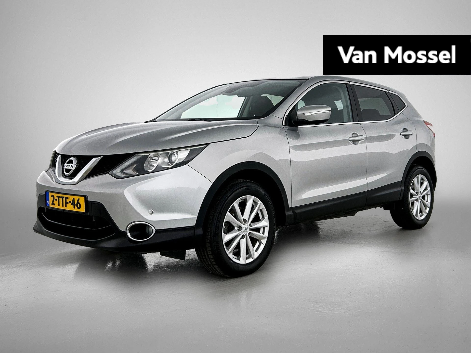 Nissan QASHQAI met kenteken 68100 – autofoto 2