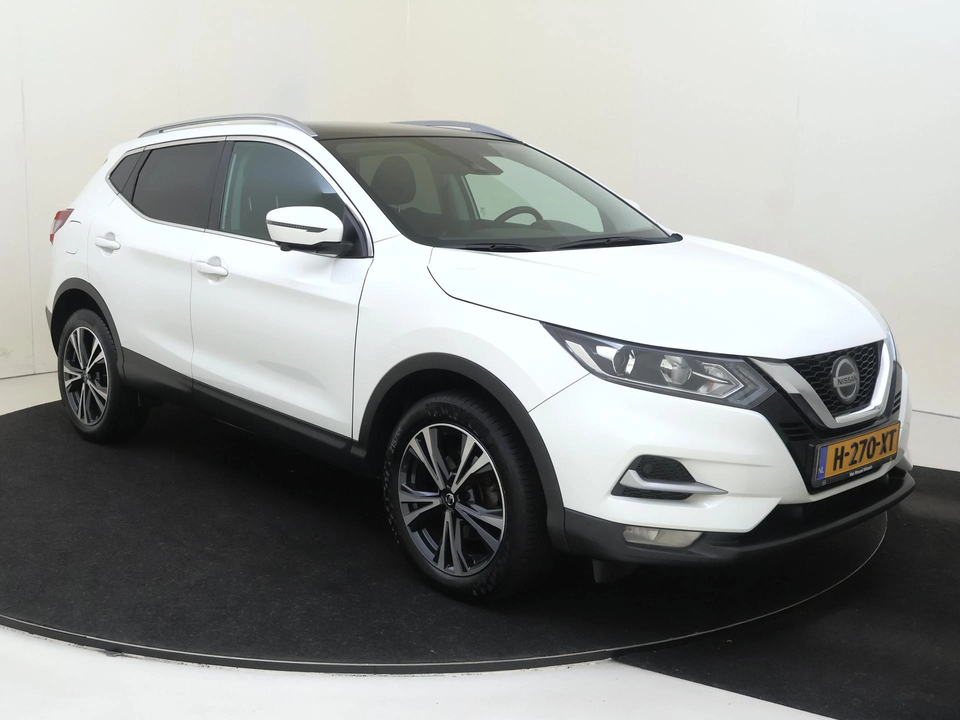Nissan QASHQAI met kenteken 70100 – autofoto 3