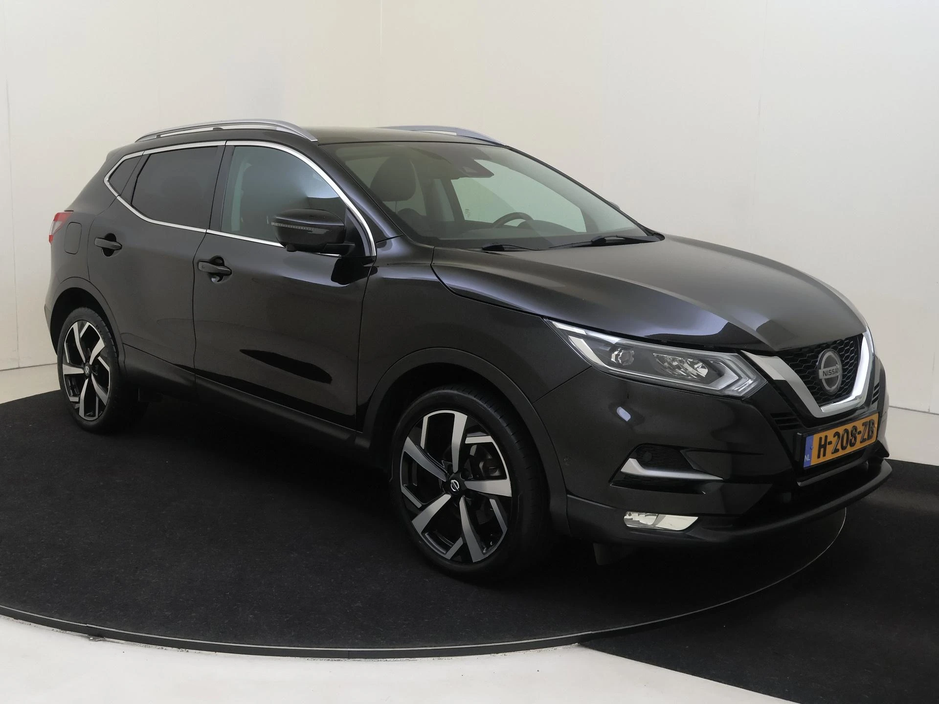 Nissan QASHQAI met kenteken 70100 – autofoto 3