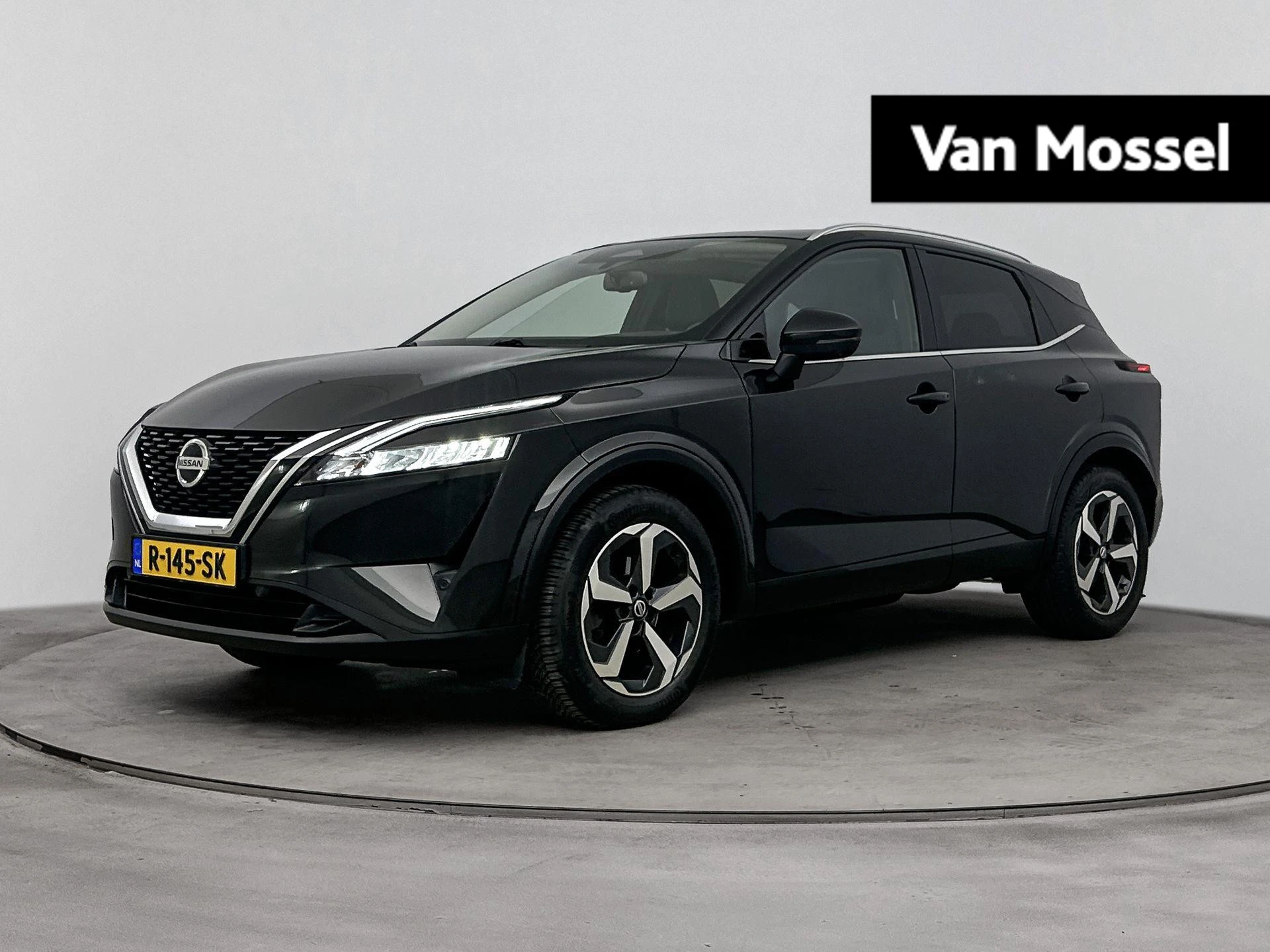 Nissan QASHQAI met kenteken R-145-SK – autofoto 2