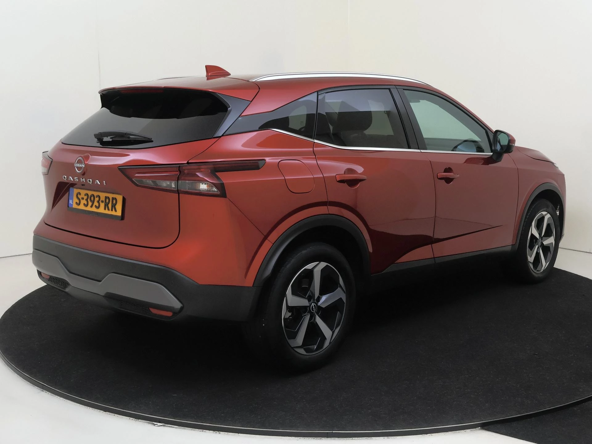 Nissan QASHQAI met kenteken S-393-RR – autofoto 5