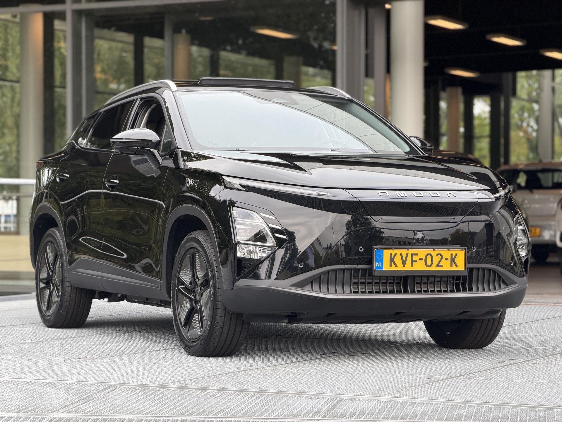 Omoda 5EV met kenteken KVF-02-K – autofoto 5